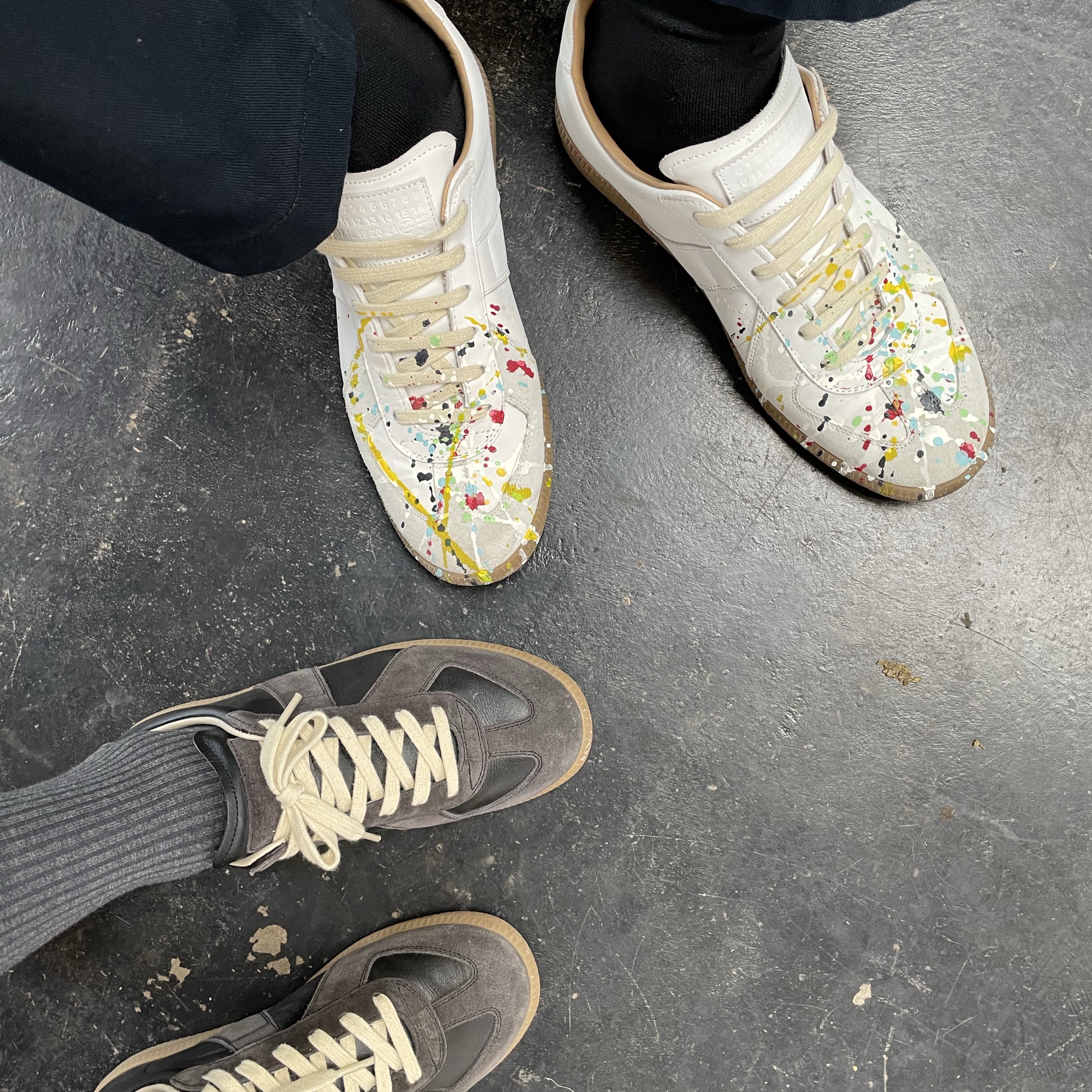 (W) Maison Margiela Replica Paint Drop Sneakers Grey, (W) Maison Margiela Calfskin Replica Sneakers Brown 착용 스타일