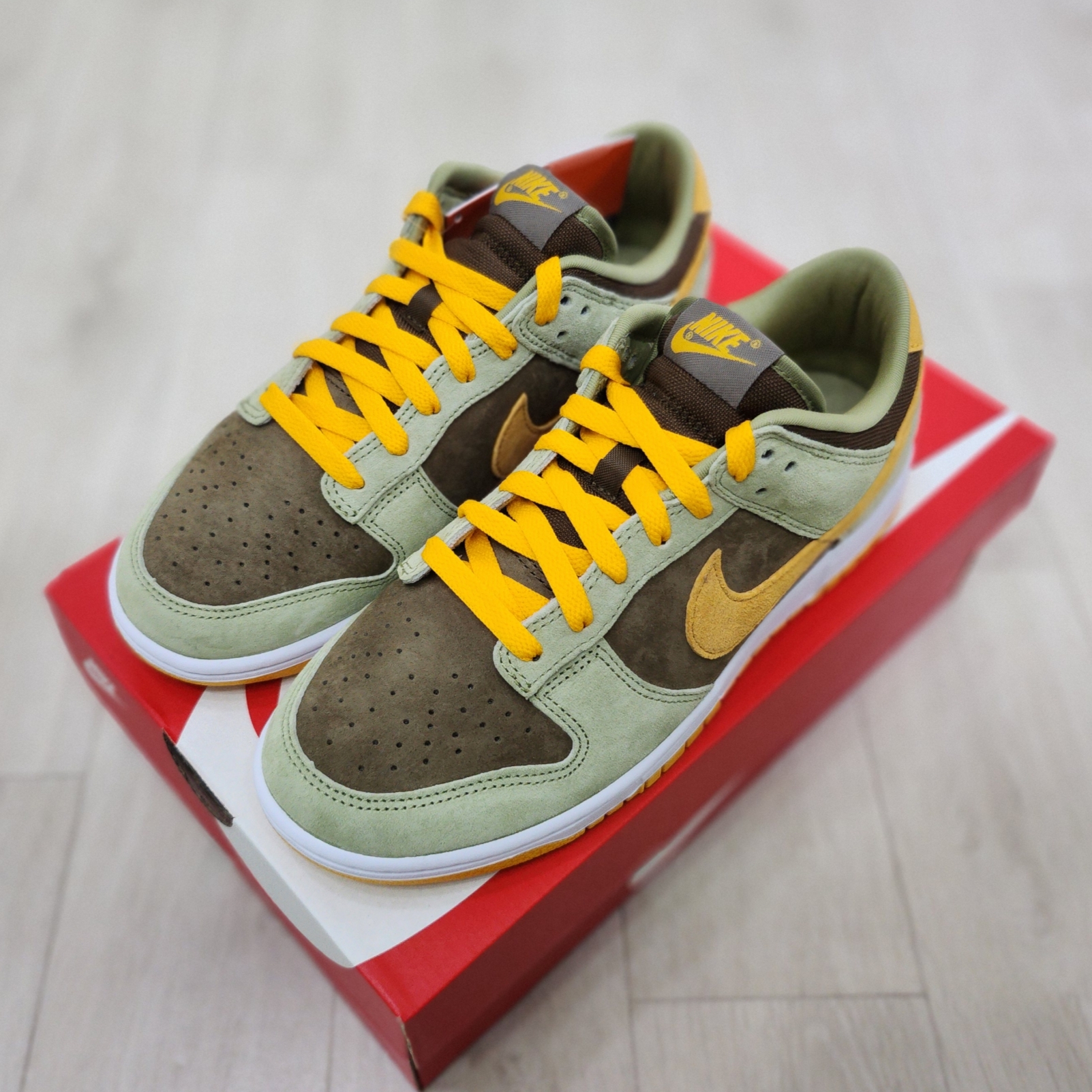 Nike Dunk Low SE Dusty Olive 착용 스타일 - 2