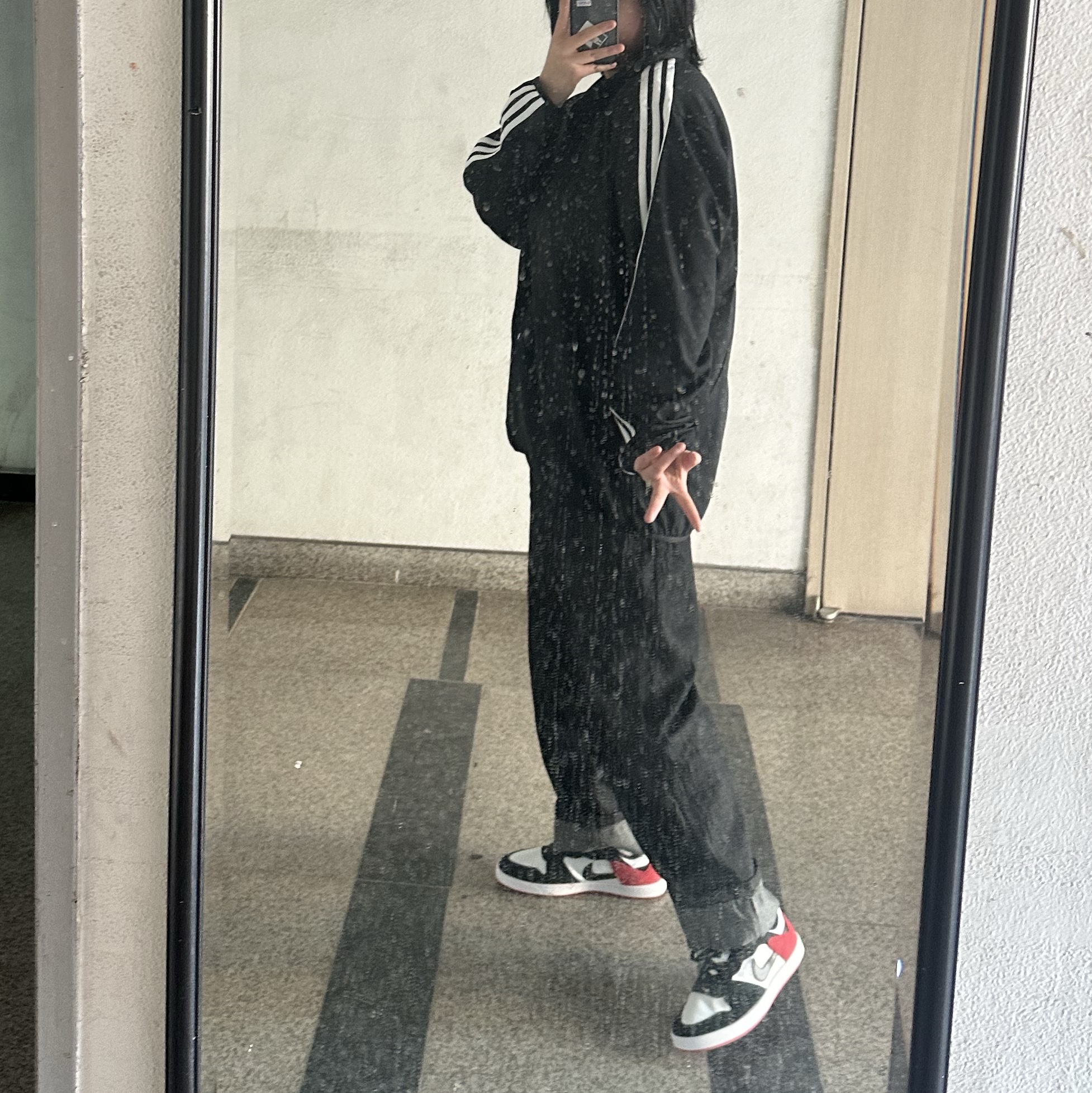 Nike SB Alleyoop University Red, Adidas Must Have 3-Stripes Wind Jacket Black - KR Sizing 착용 스타일 - 4