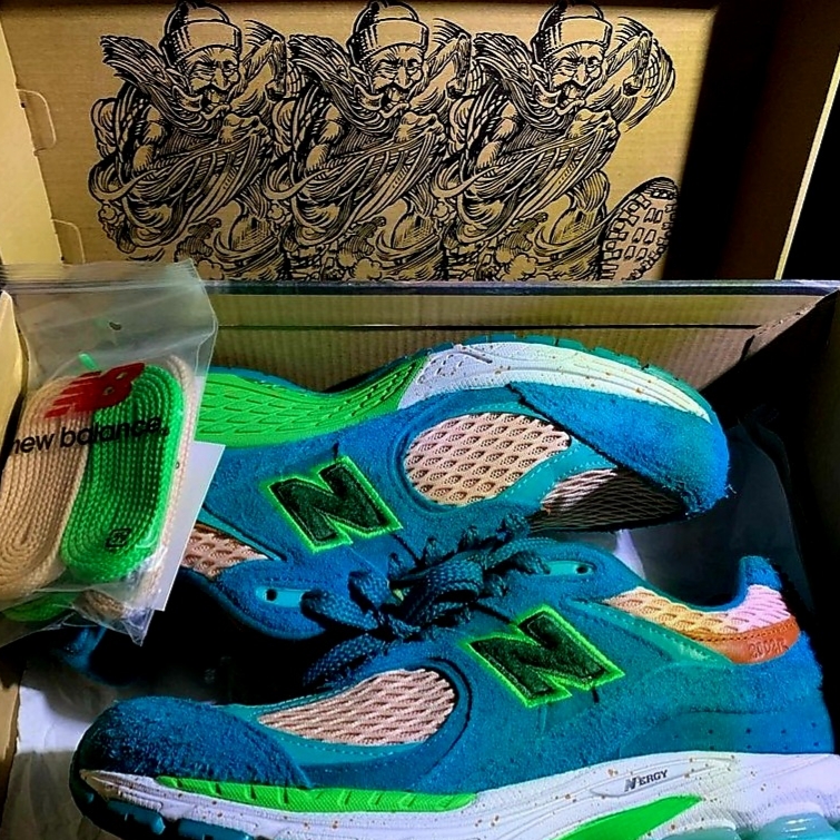 New Balance x Salehe Bembury 2002R Water Be The Guide 착용 스타일