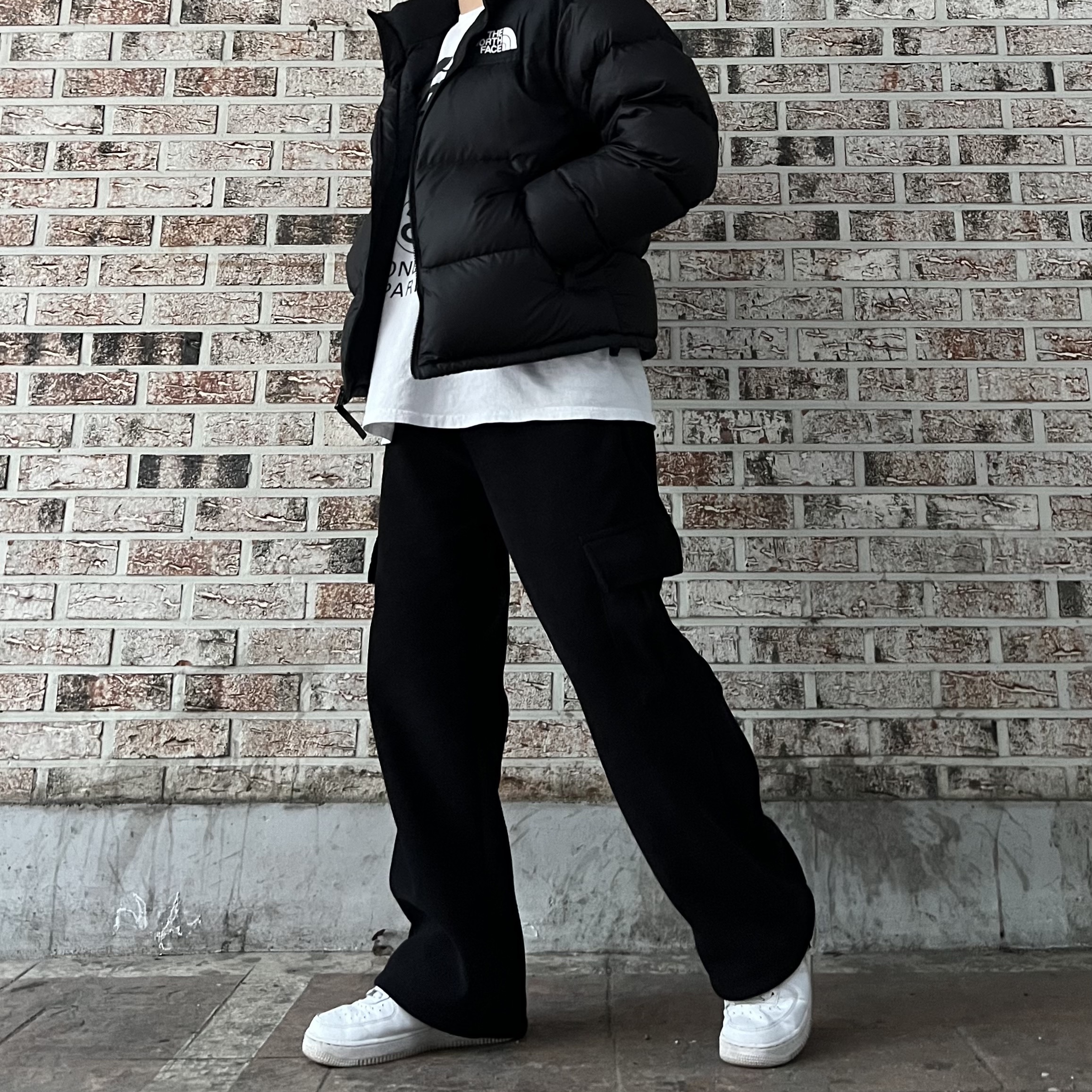 The North Face 1996 Eco Nuptse Jacket Black, Stussy World Tour LS T-Shirt White 2023 착용 스타일
