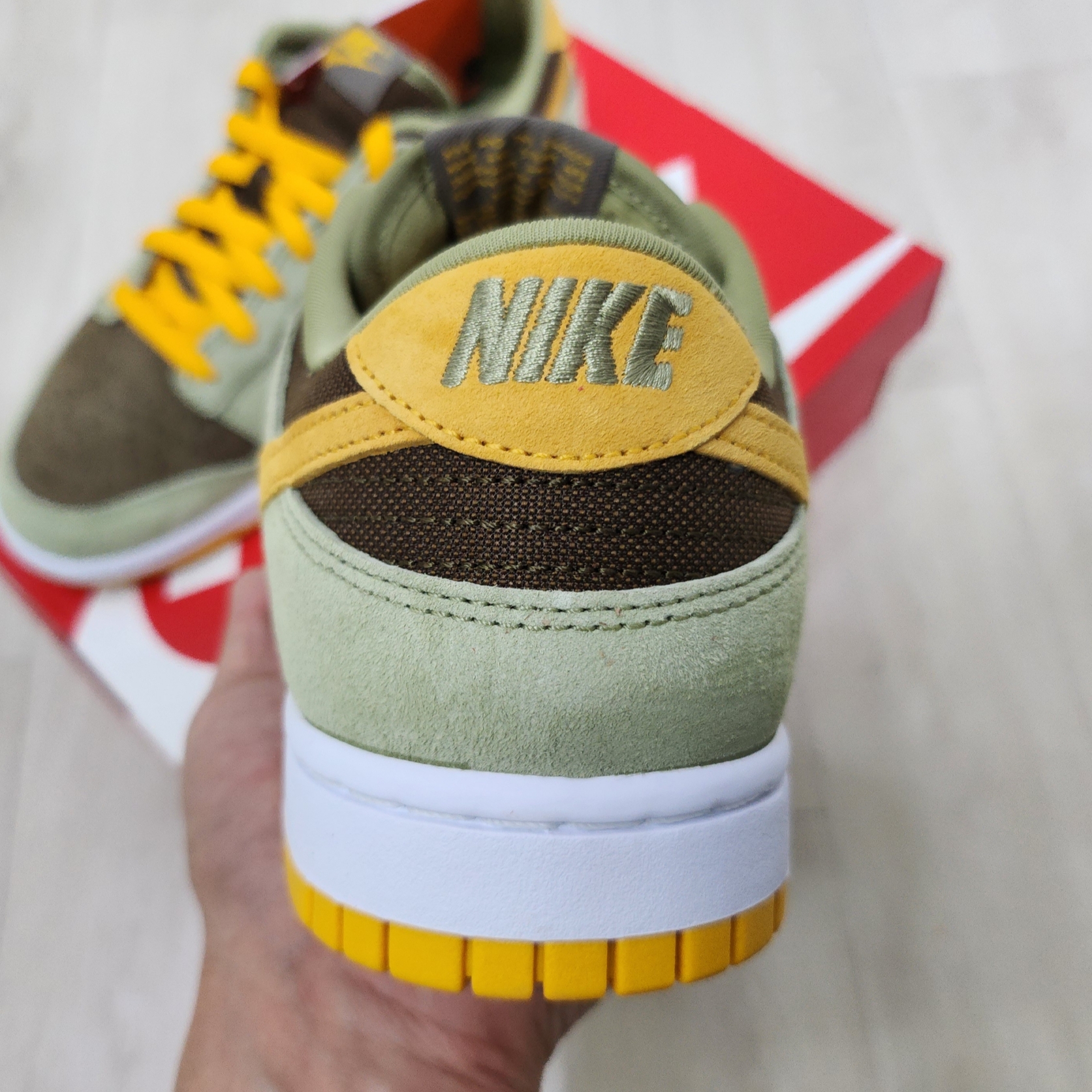 Nike Dunk Low SE Dusty Olive 착용 스타일 - 3