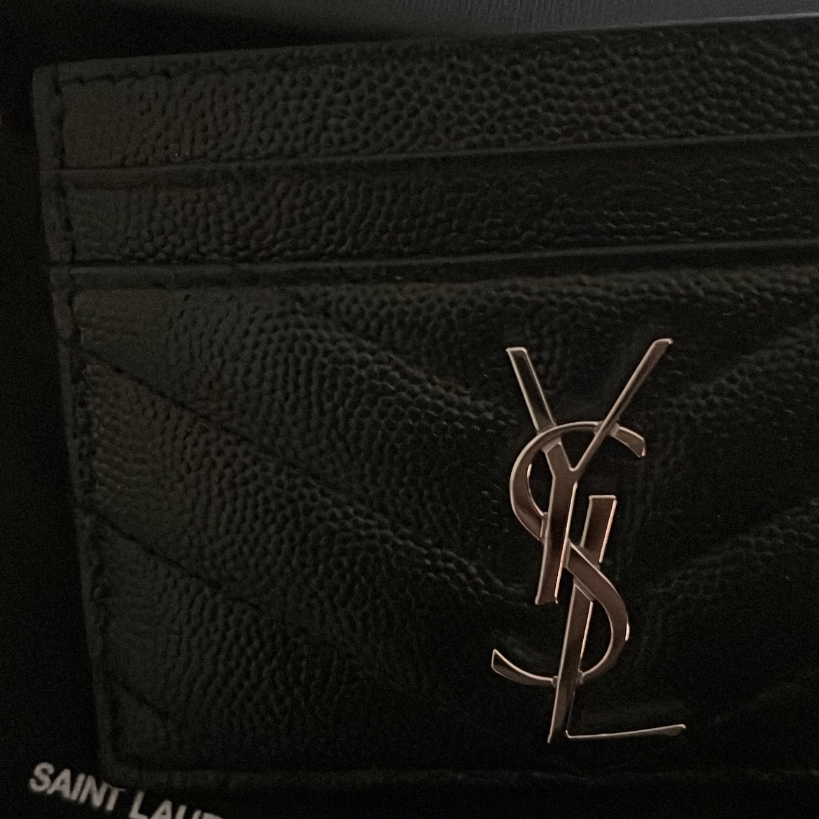 Saint Laurent Cassandre Matelasse Card Case in Grain De Poudre Embossed Leather Black 착용 스타일