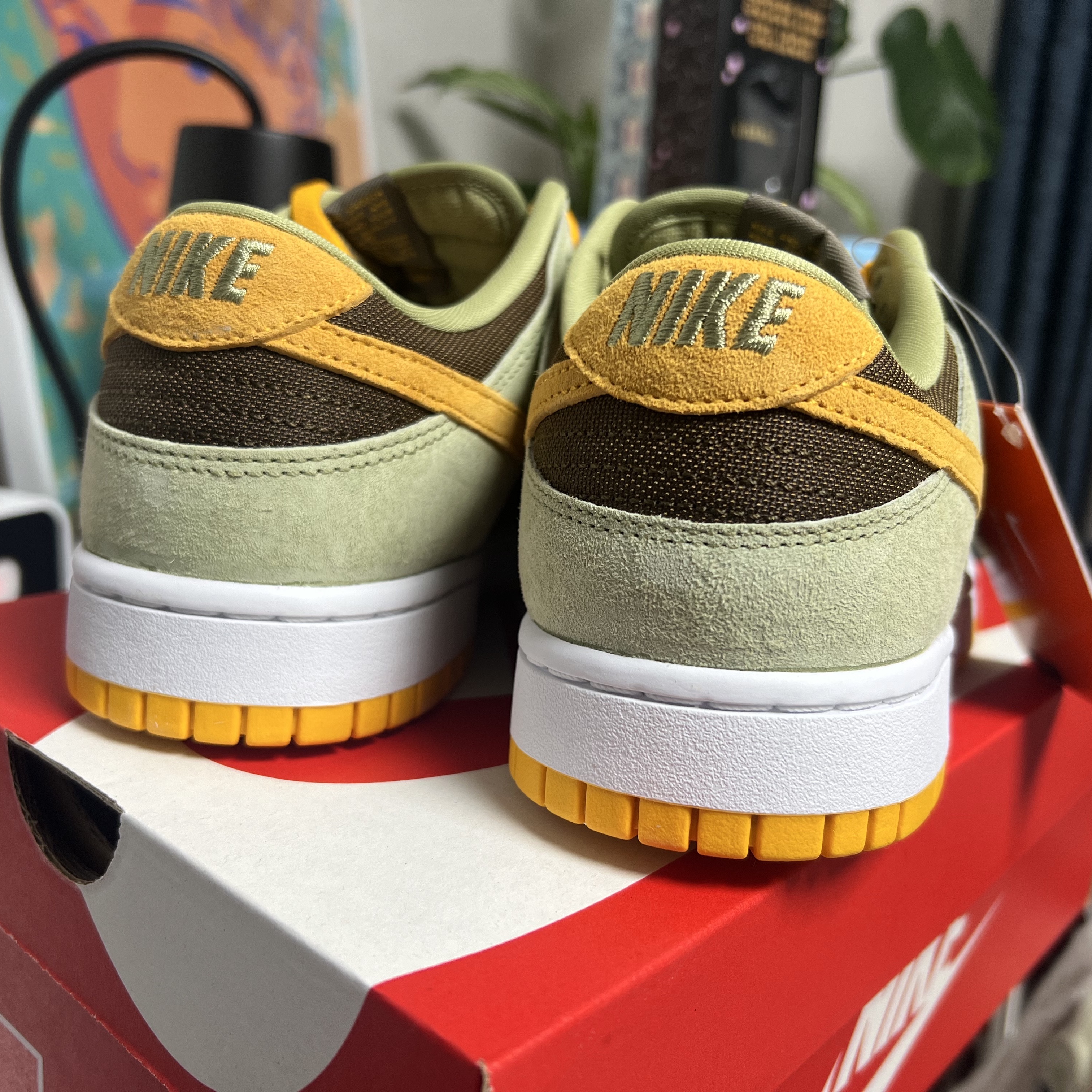 Nike Dunk Low SE Dusty Olive 착용 스타일 - 3