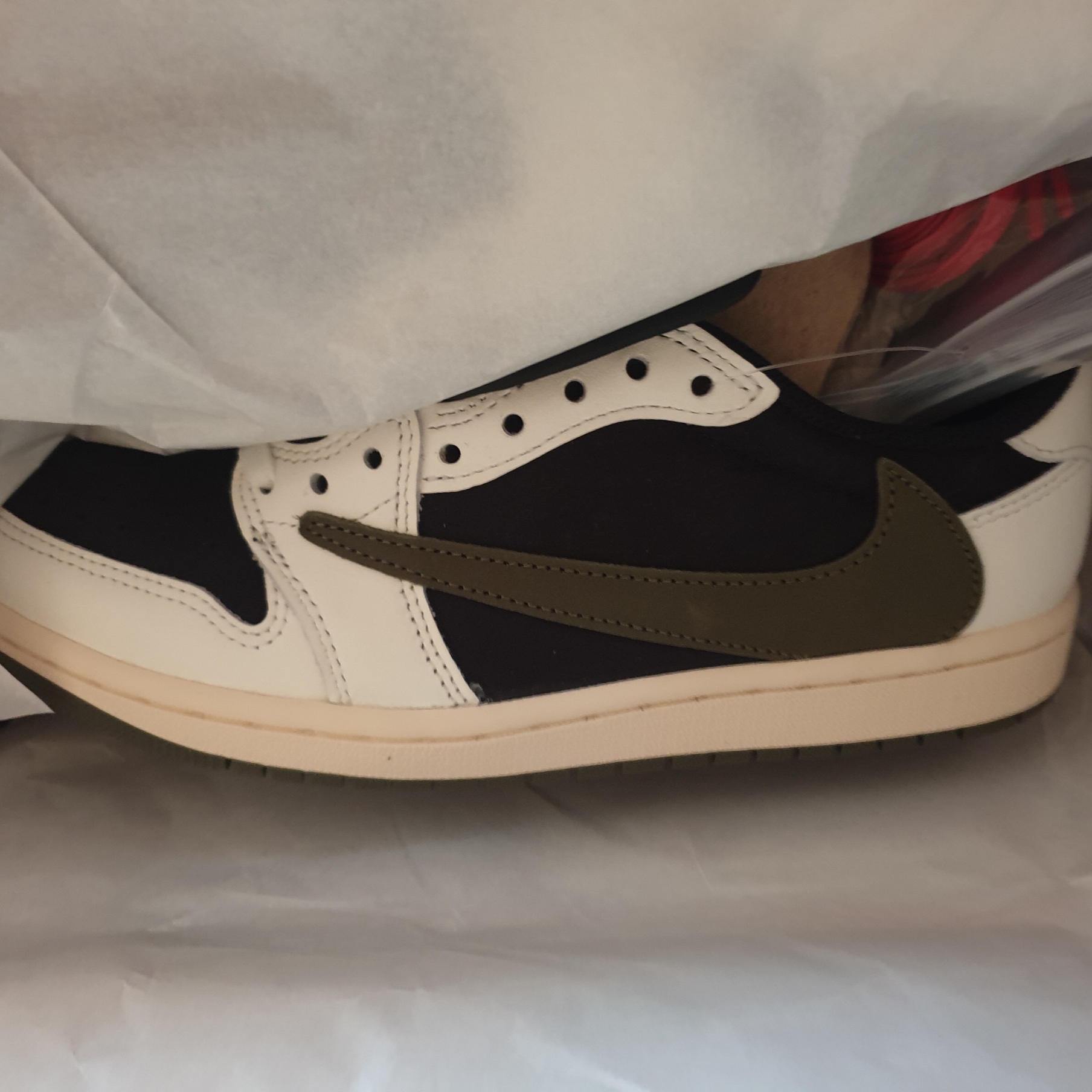(W) Jordan 1 x Travis Scott Retro Low OG SP Medium Olive 착용 스타일
