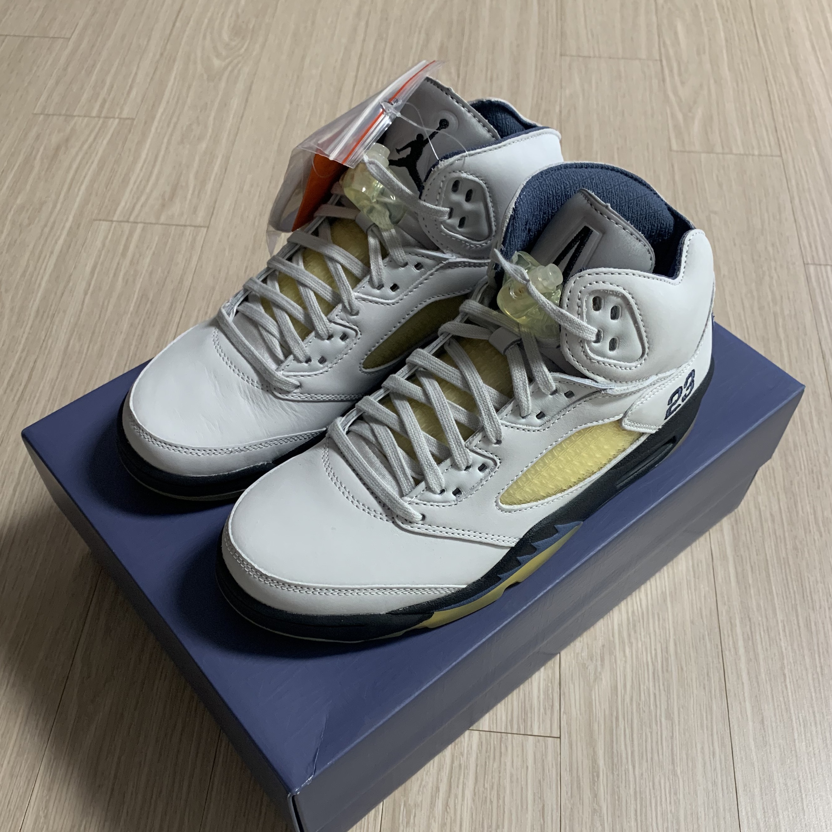 (W) Jordan 5 x A Ma Maniere Retro Dawn 착용 스타일 - 1