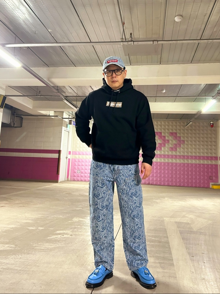 Supreme x Burberry Box Logo Hooded Sweatshirt Black - 22SS, Dr. Martens x Supreme Penton Tassel Loafer Royal Blue 착용 스타일 - 1