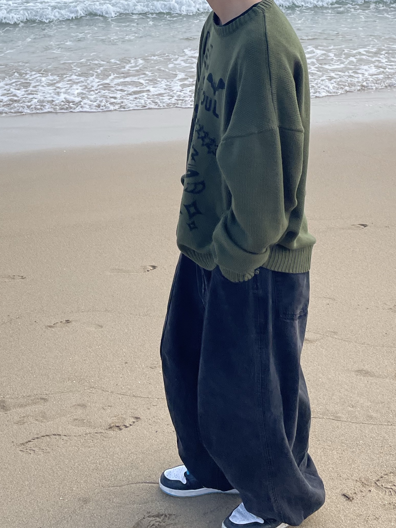 Jordan 1 Retro Low OG Black and Dark Powder Blue 착용 스타일 - 2