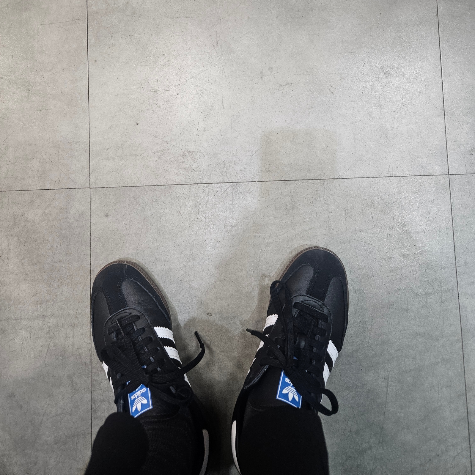 Adidas Samba OG Black White Gum 착용 스타일