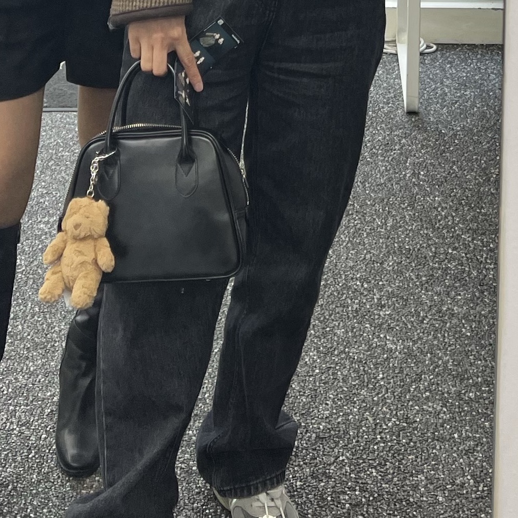 Comme des Garcons Round No.2 Aoyama Bag Black 착용 스타일 - 1