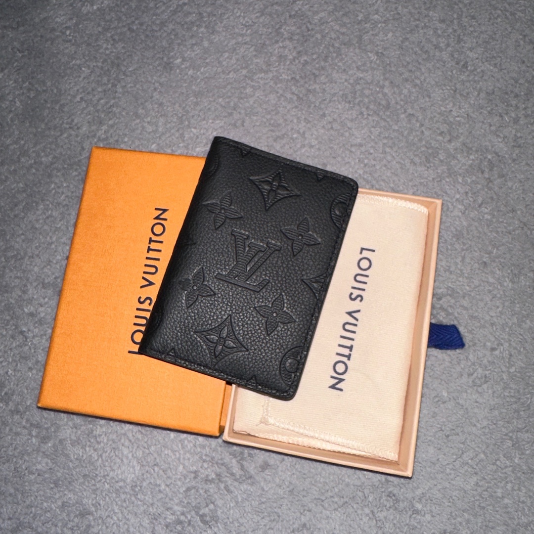 Louis Vuitton Pocket Organizer Monogram Shadow Black 착용 스타일