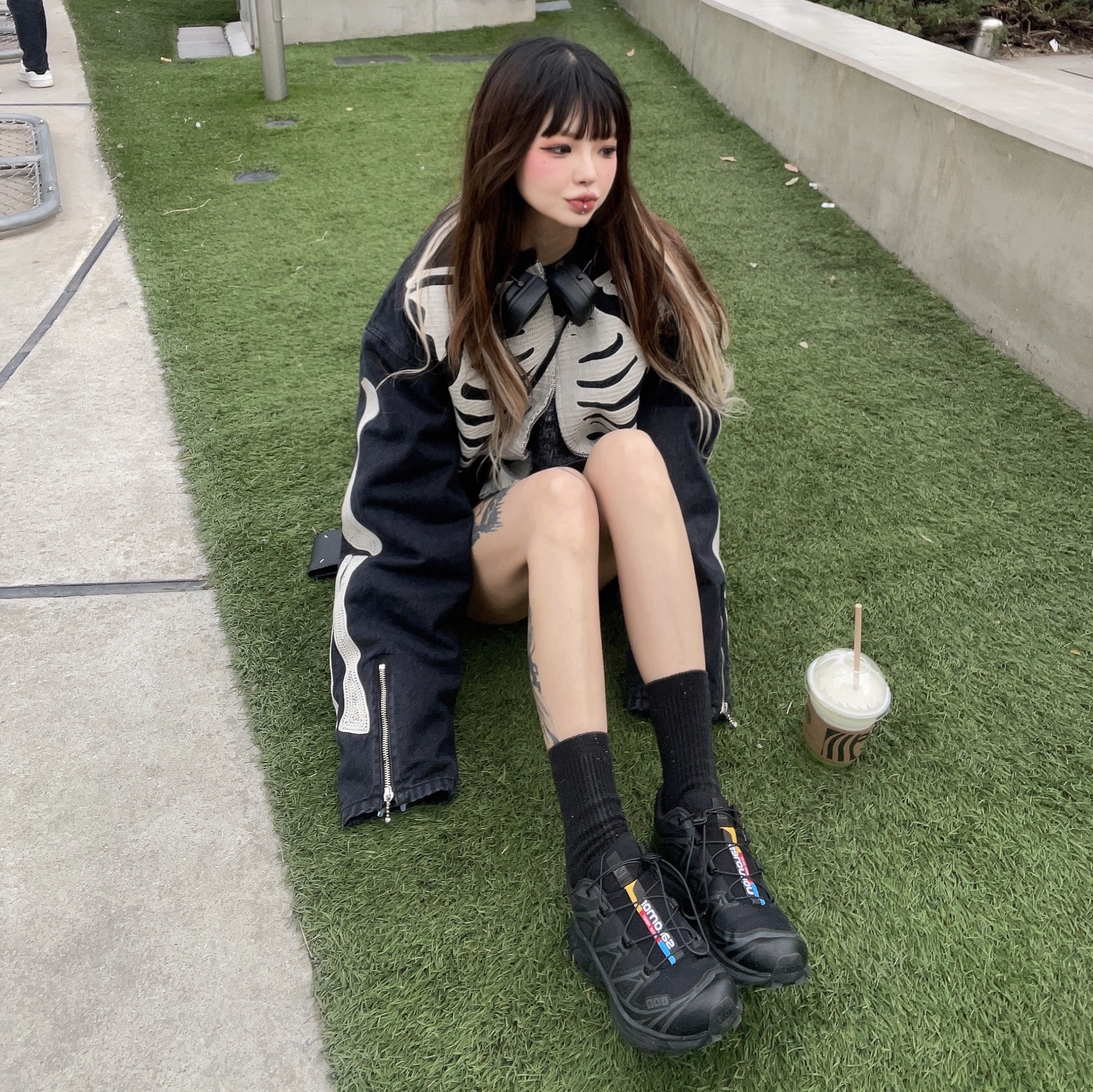 Kapital 14 oz. Black X Black Denim Motocross Bone Jacket Black, Salomon XT-6 ADV Black 착용 스타일