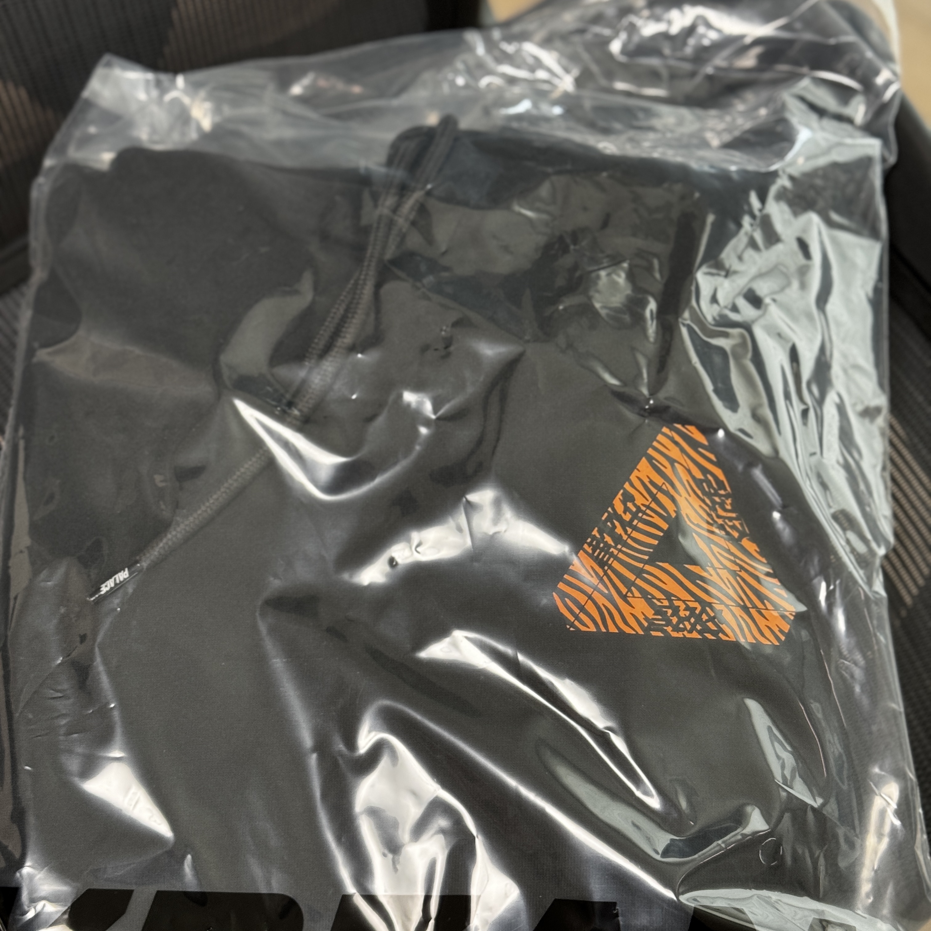 Palace Korea Hoodie Black - 24SS 착용 스타일