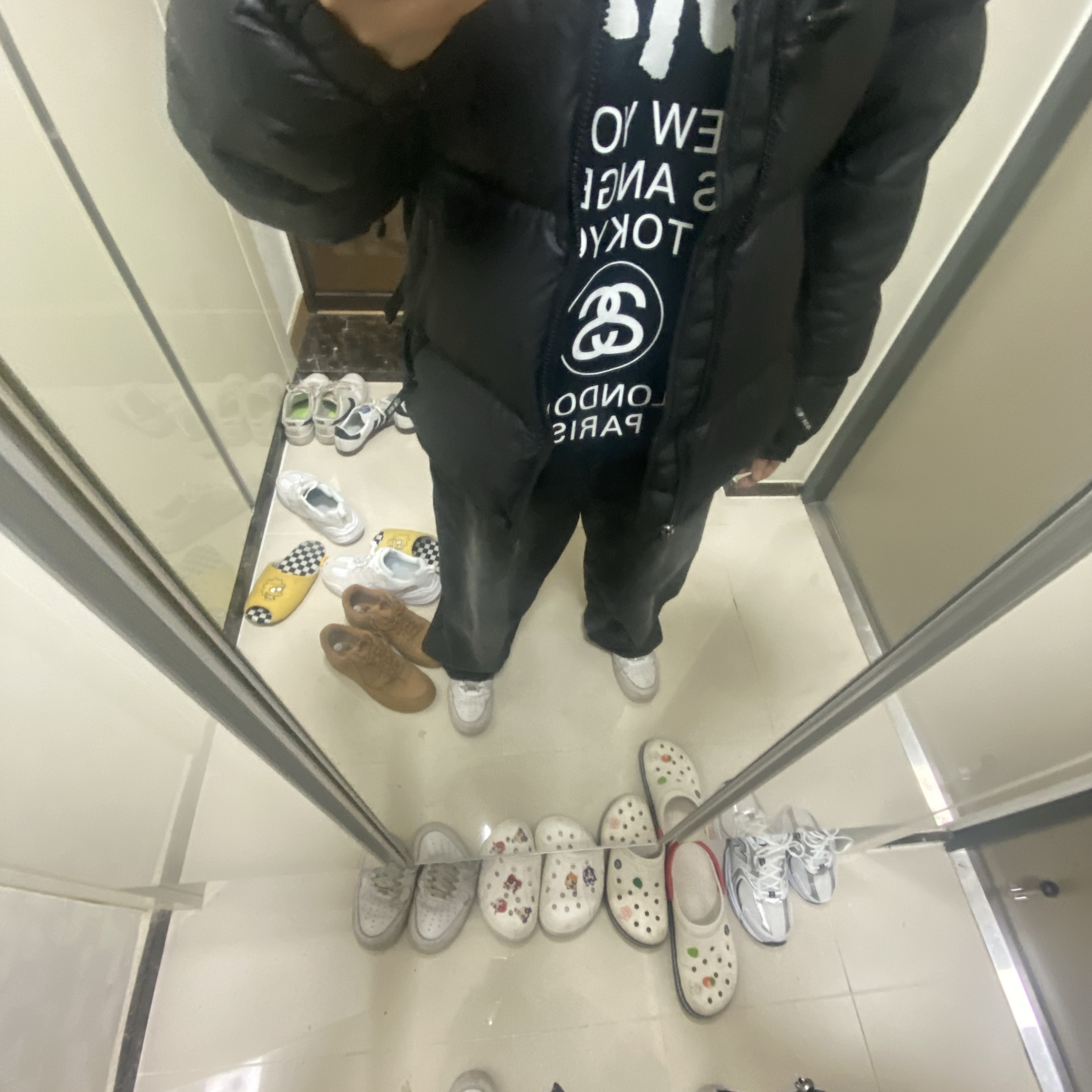 Stussy World Tour LS T-Shirt Black 2023, Stussy World Tour LS T-Shirt White 2023 착용 스타일 - 2