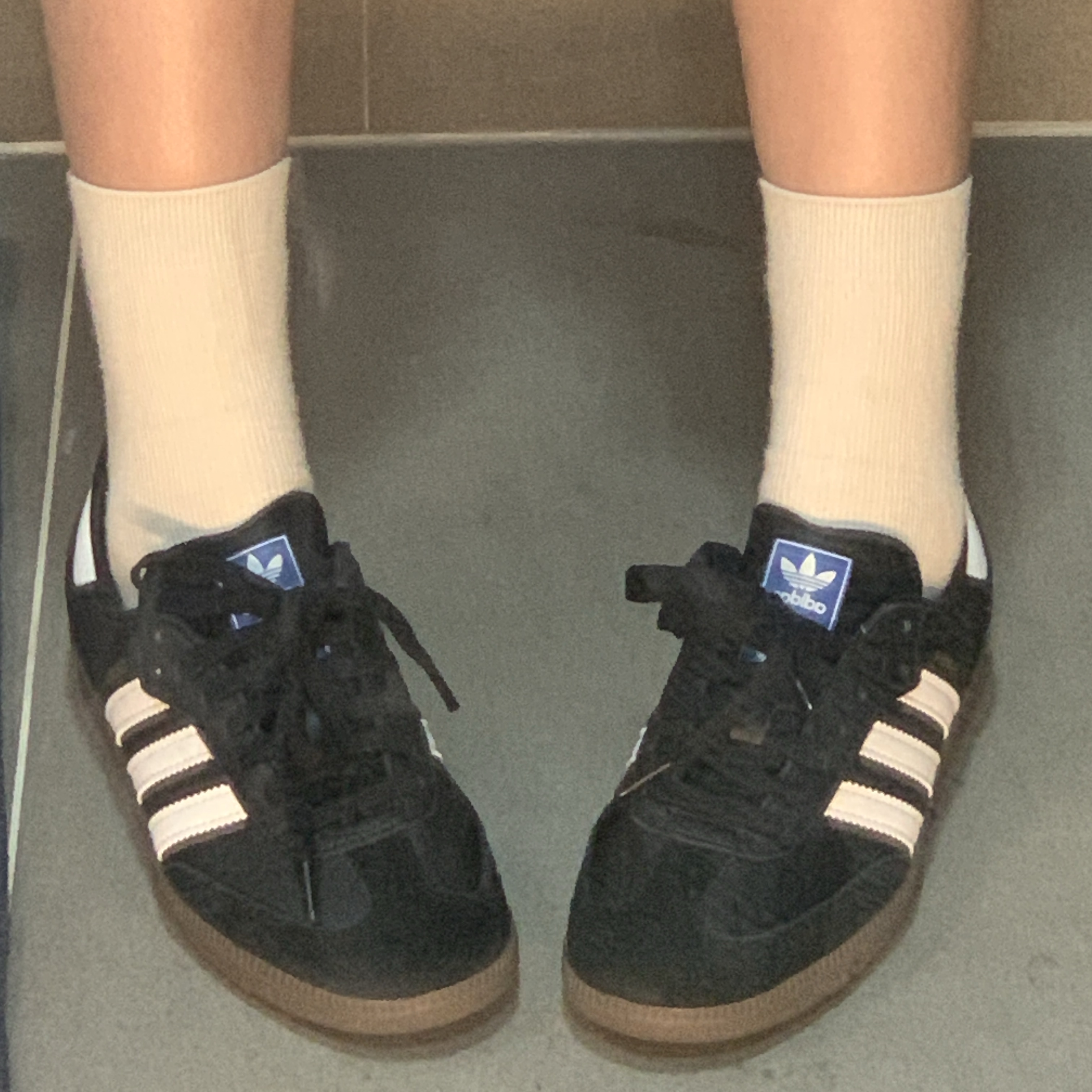 Adidas Samba OG Black White Gum 착용 스타일 - 3