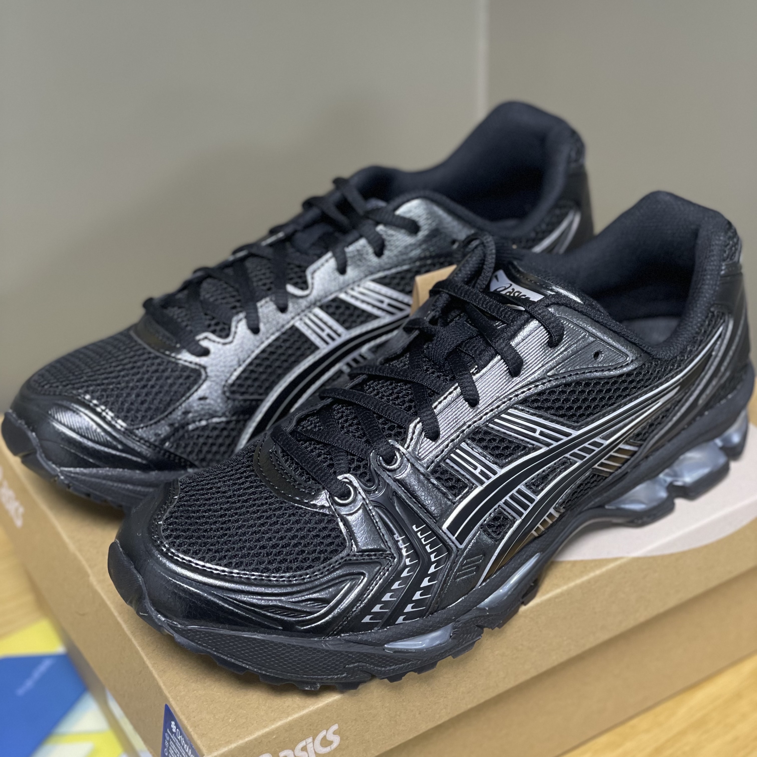 Asics Gel-Kayano 14 Black Pure Silver 착용 스타일