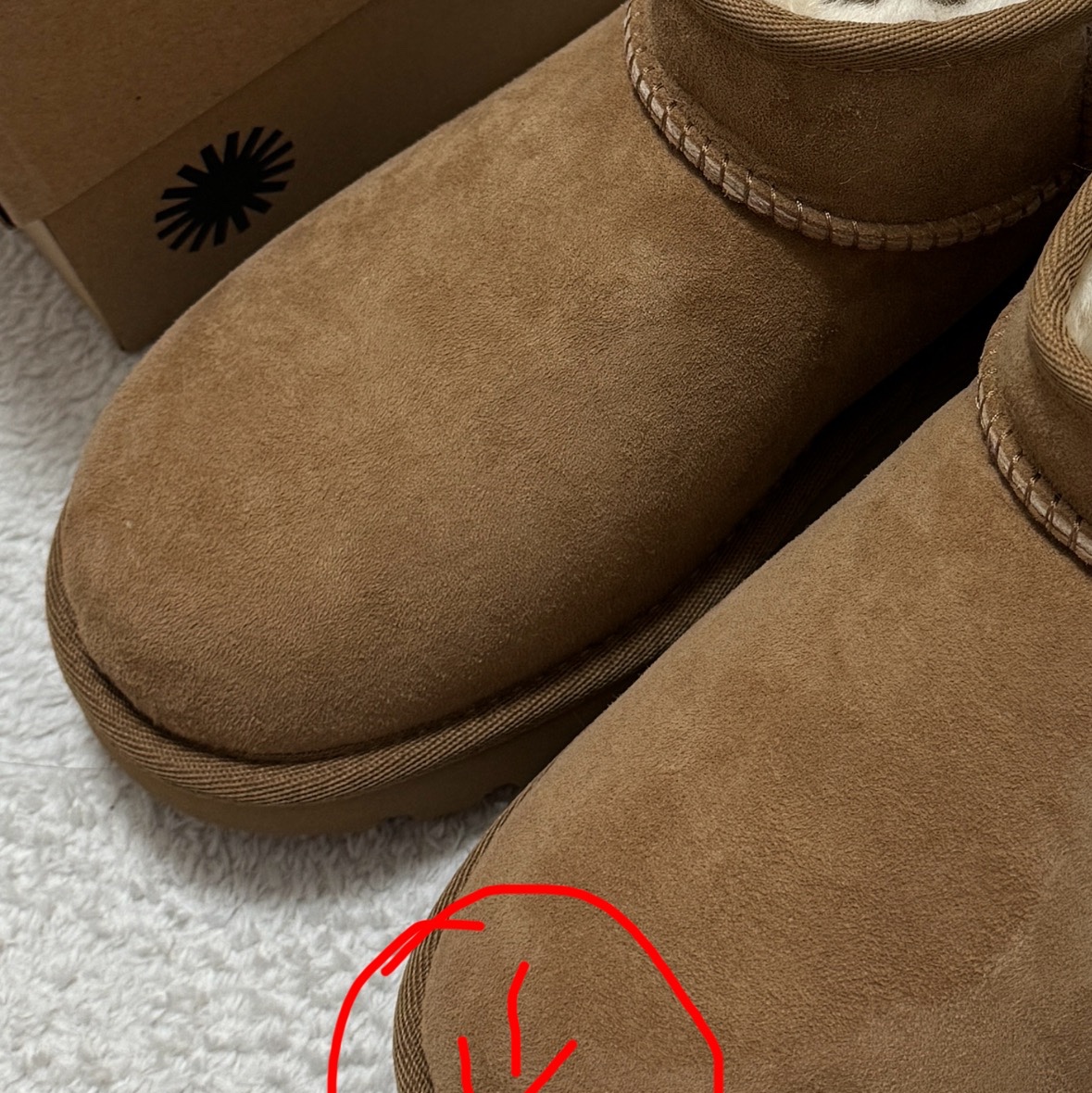 (W) UGG Classic Ultra Mini Boots Chestnut 착용 스타일 - 2
