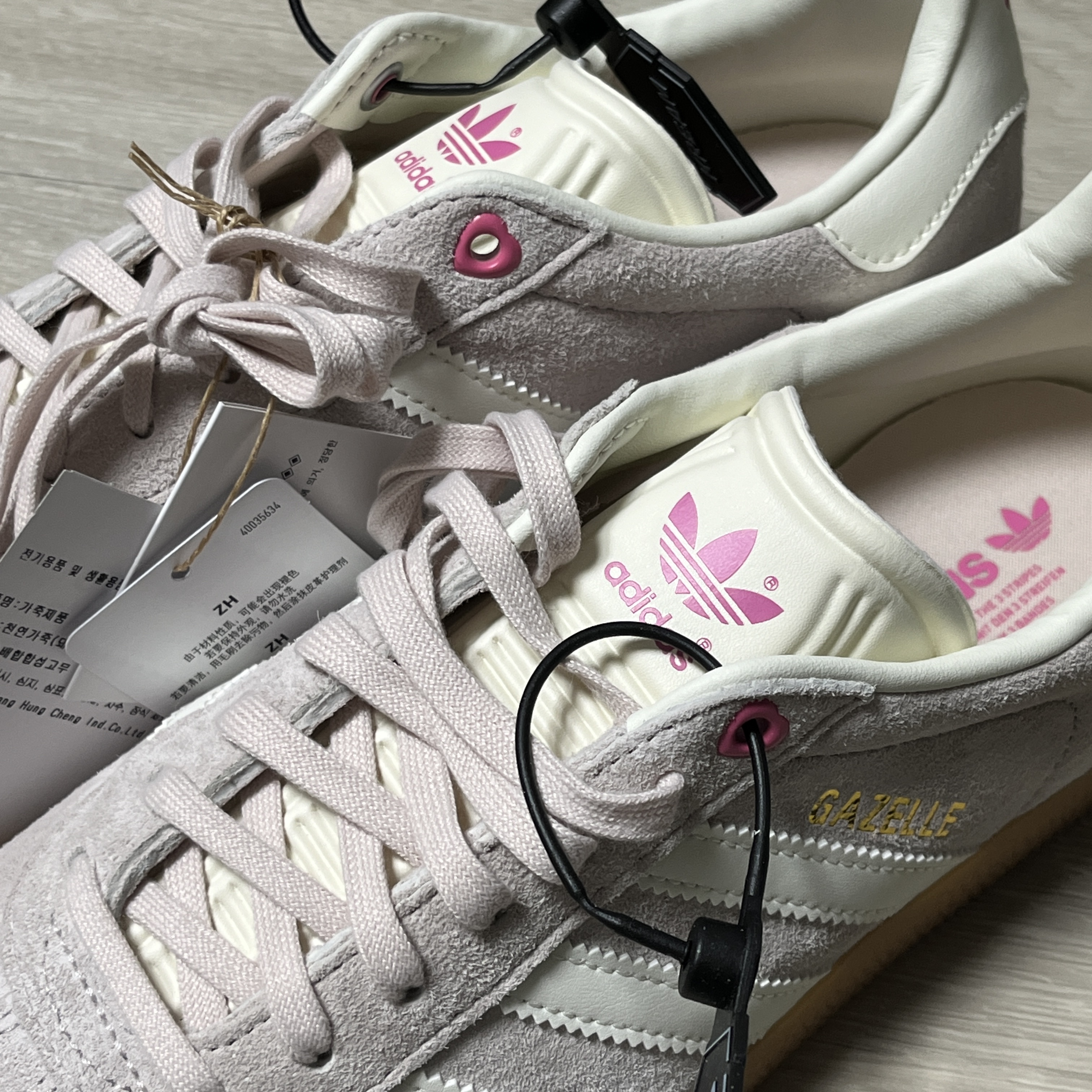 (W) Adidas Gazelle Valentine Day Putty Mauve Ivory - Foot Locker Exclusive 착용 스타일 - 2