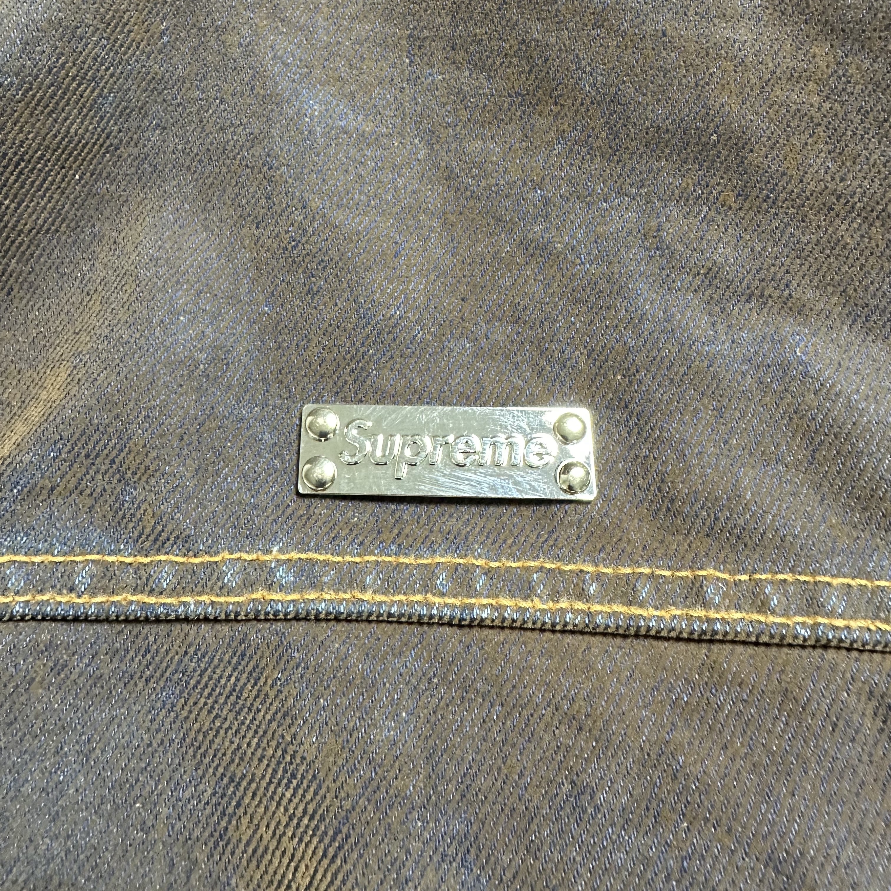 Supreme Flocked Denim Trucker Jacket Gold - 23SS 착용 스타일 - 2