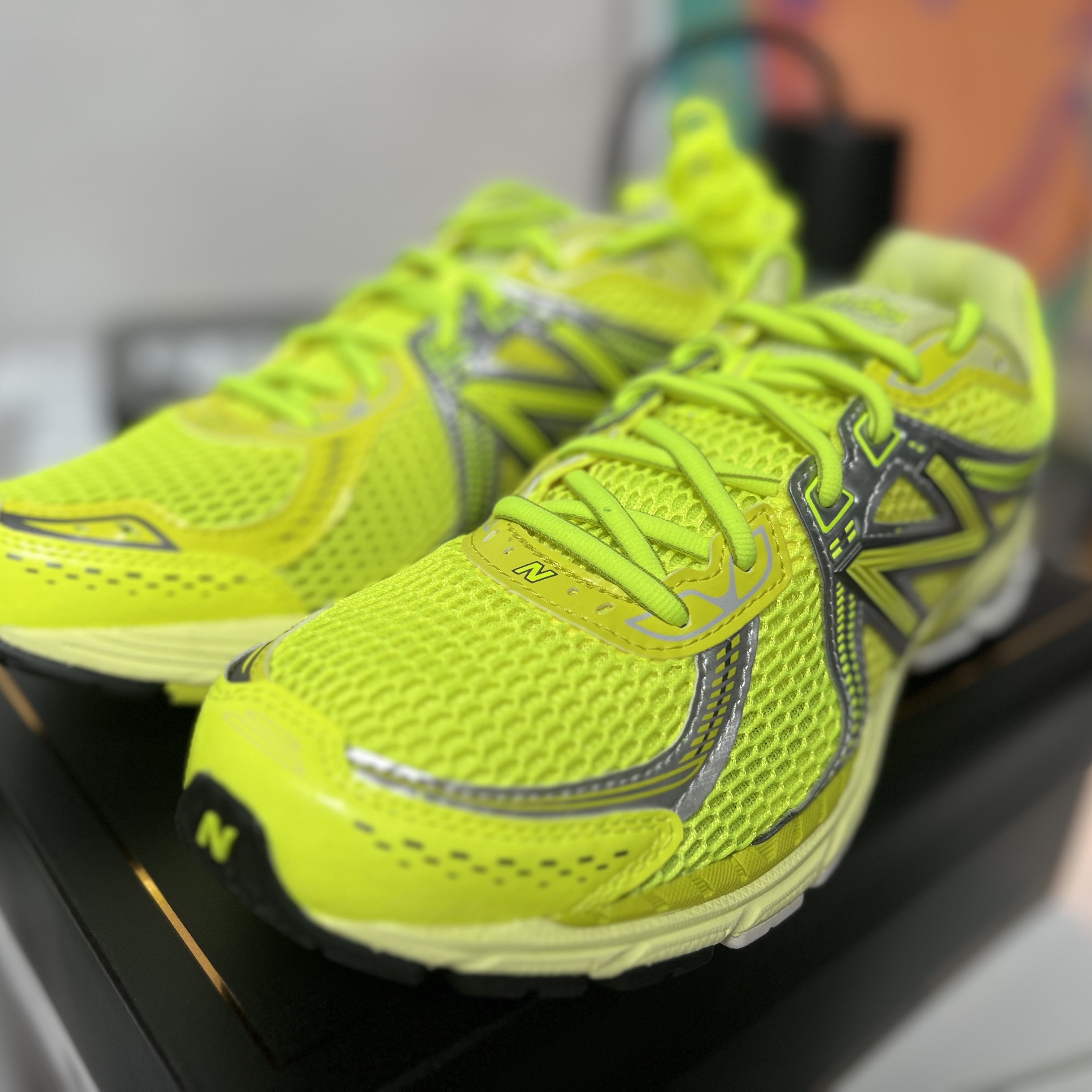 New Balance x Aime Leon Dore 860v2 Yellow 착용 스타일 - 1