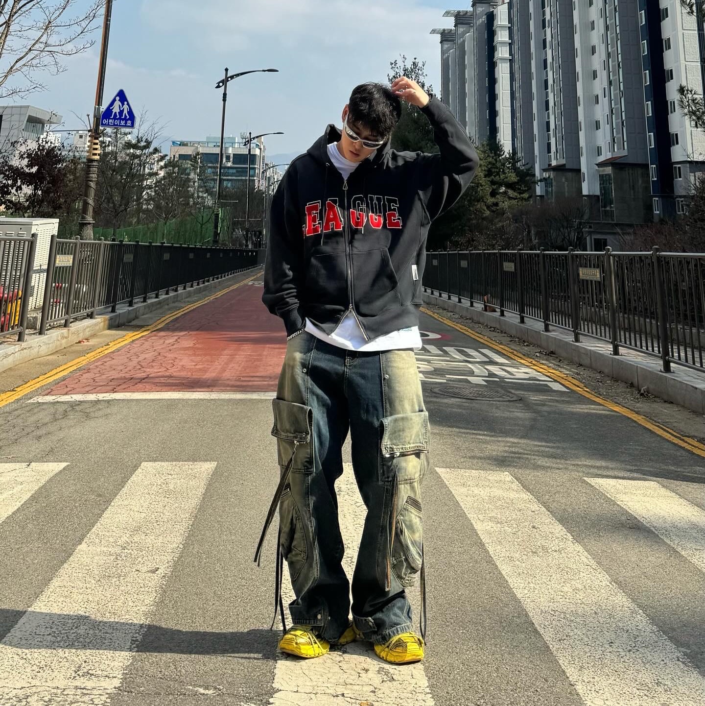 Balenciaga 3XL Sneakers Yellow Black 착용 스타일 - 2