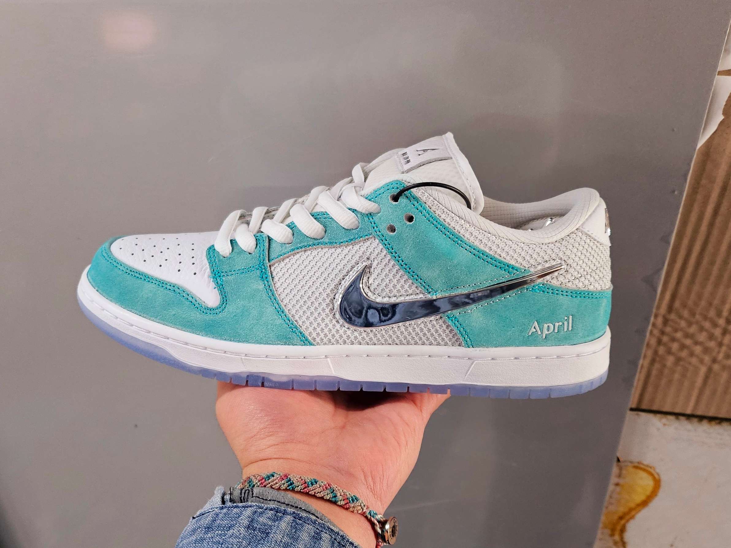 Nike x April Skateboards SB Dunk Low Pro QS Racer Blue Metallic Silver 착용 스타일 - 2
