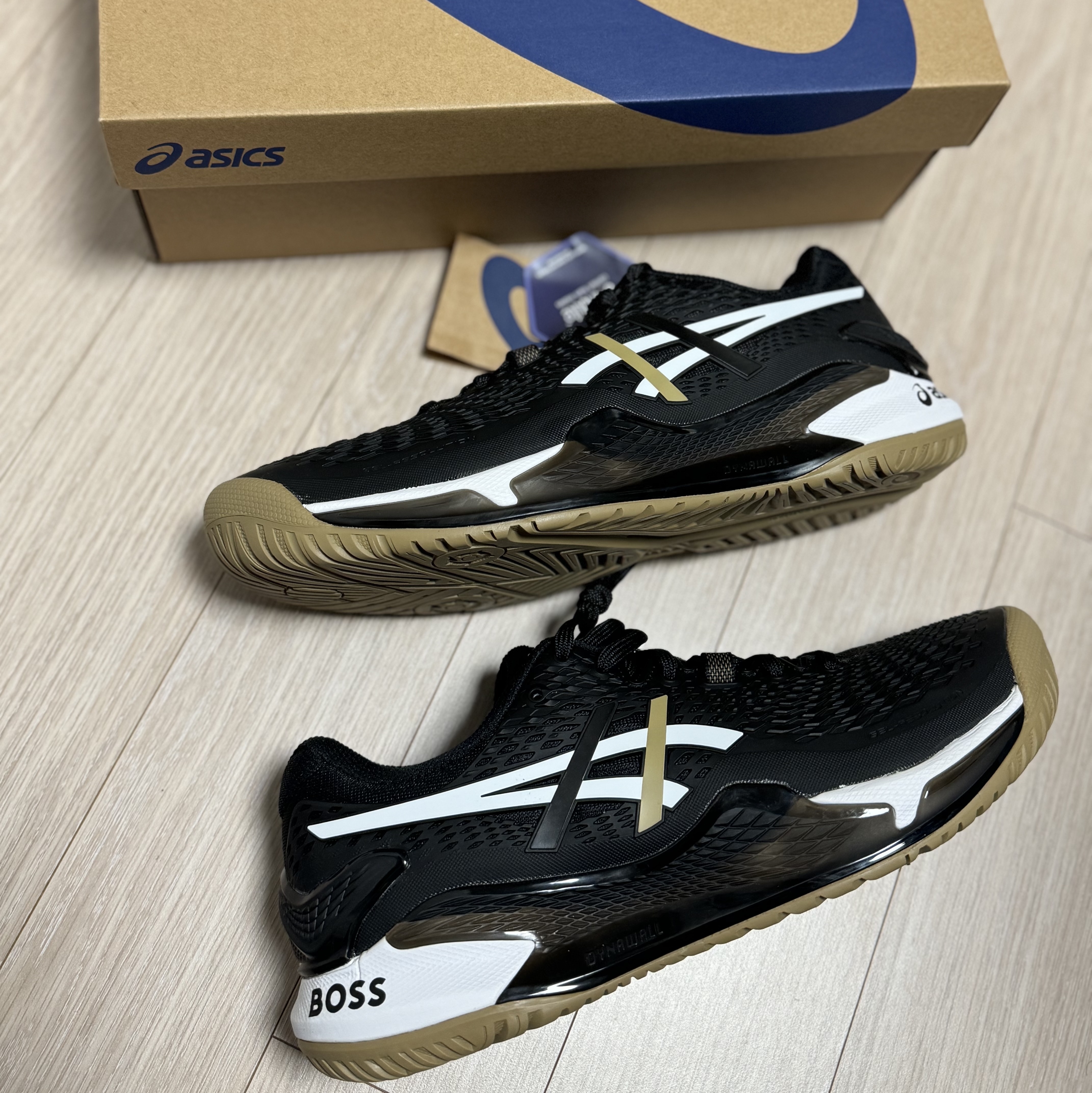 Asics x Hugo Boss Gel-Resolution 9 Black Camel 착용 스타일 - 1