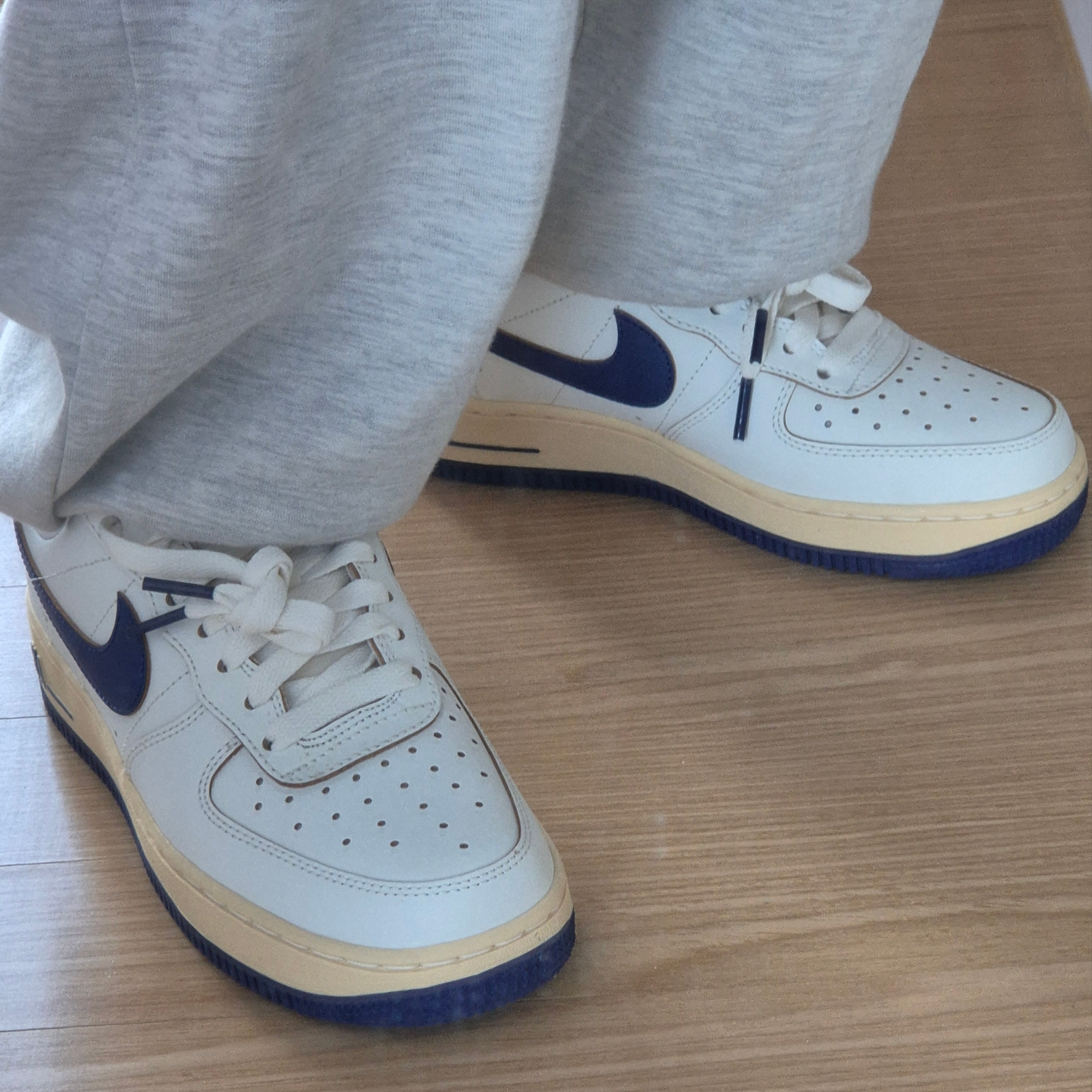 (W) Nike Air Force 1 '07 Sail Pale Vanilla 착용 스타일 - 2