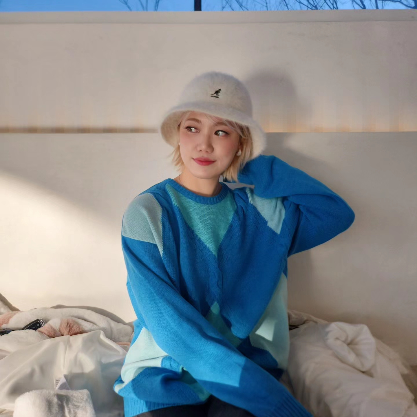 Kangol Wool Casual Bucket Hat White 착용 스타일