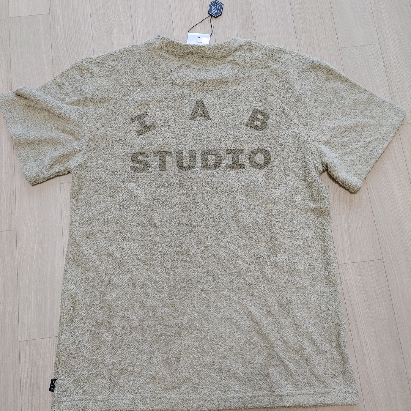 IAB Studio Towel T-Shirt Light Green 착용 스타일