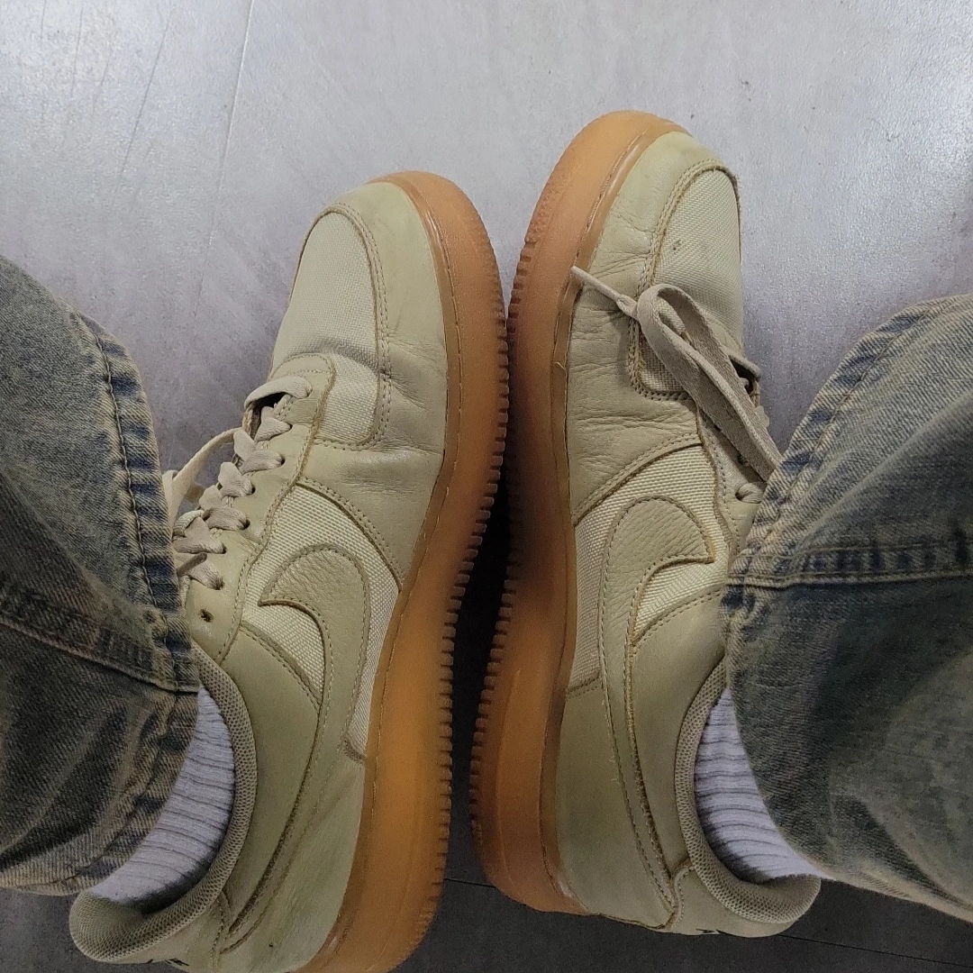 Nike Air Force 1 Low Gore-Tex Team Gold Khaki 착용 스타일