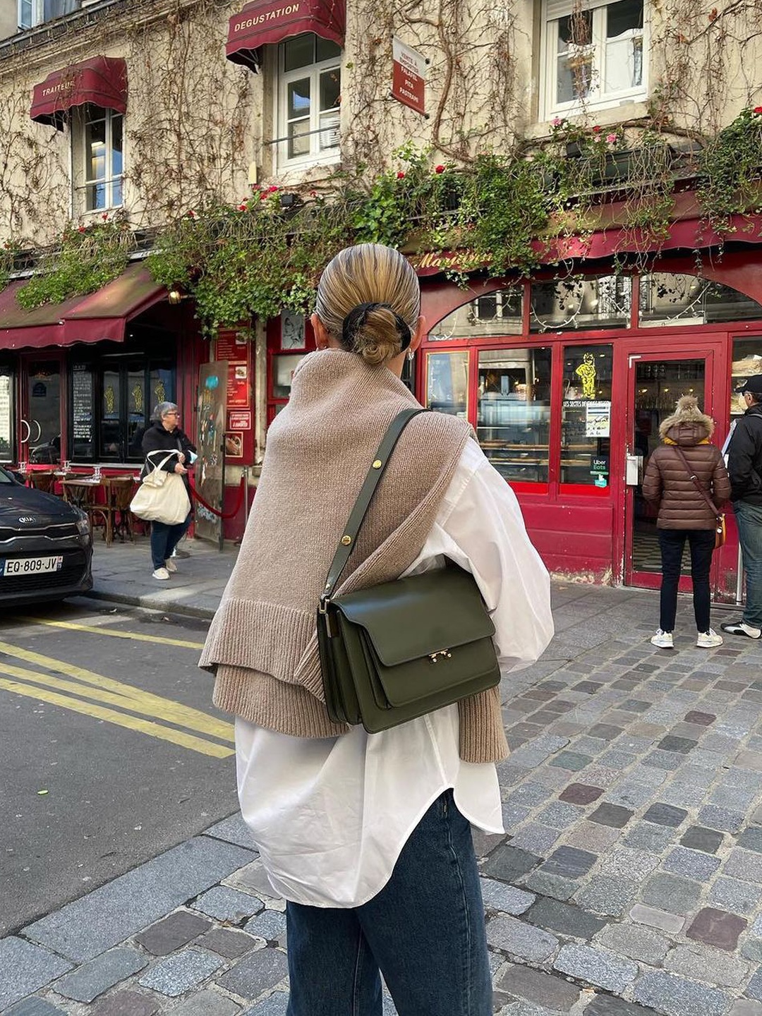 Marni Leather Soft Mini Trunk Bag Lime Stone Gazebo, Marni Saffiano Medium Trunk Bag Black 착용 스타일 - 2