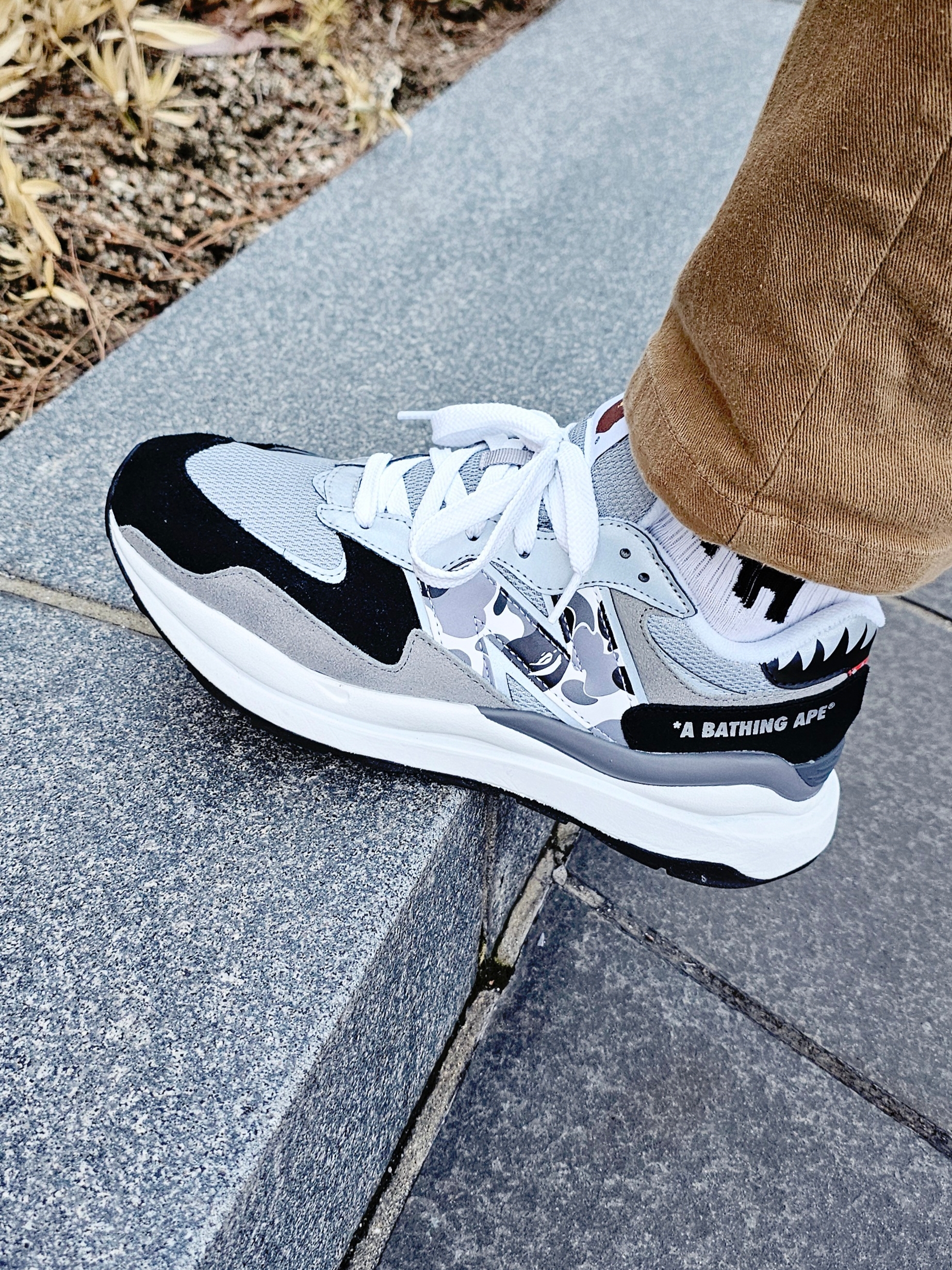 New Balance x BAPE 5740 Grey 착용 스타일