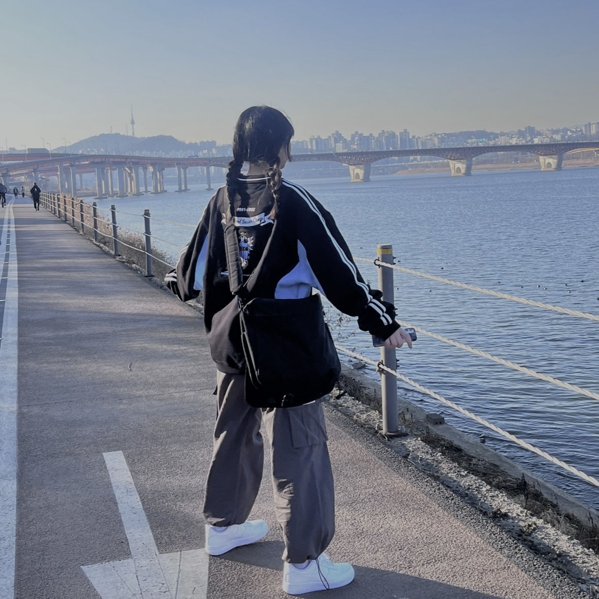 (W) Nike Air Force 1 '07 Low White 착용 스타일 - 2