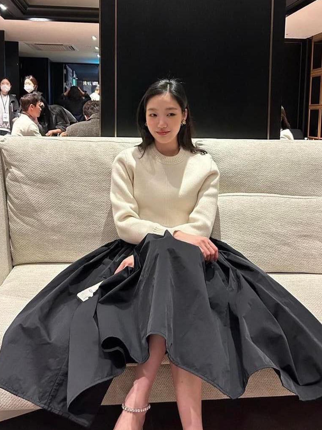 (W) Matin Kim Diagonal Detail Long Skirt Charcoal, Saenginstudios Balloon Shirring Skirt Charcoal 착용 스타일 - 3