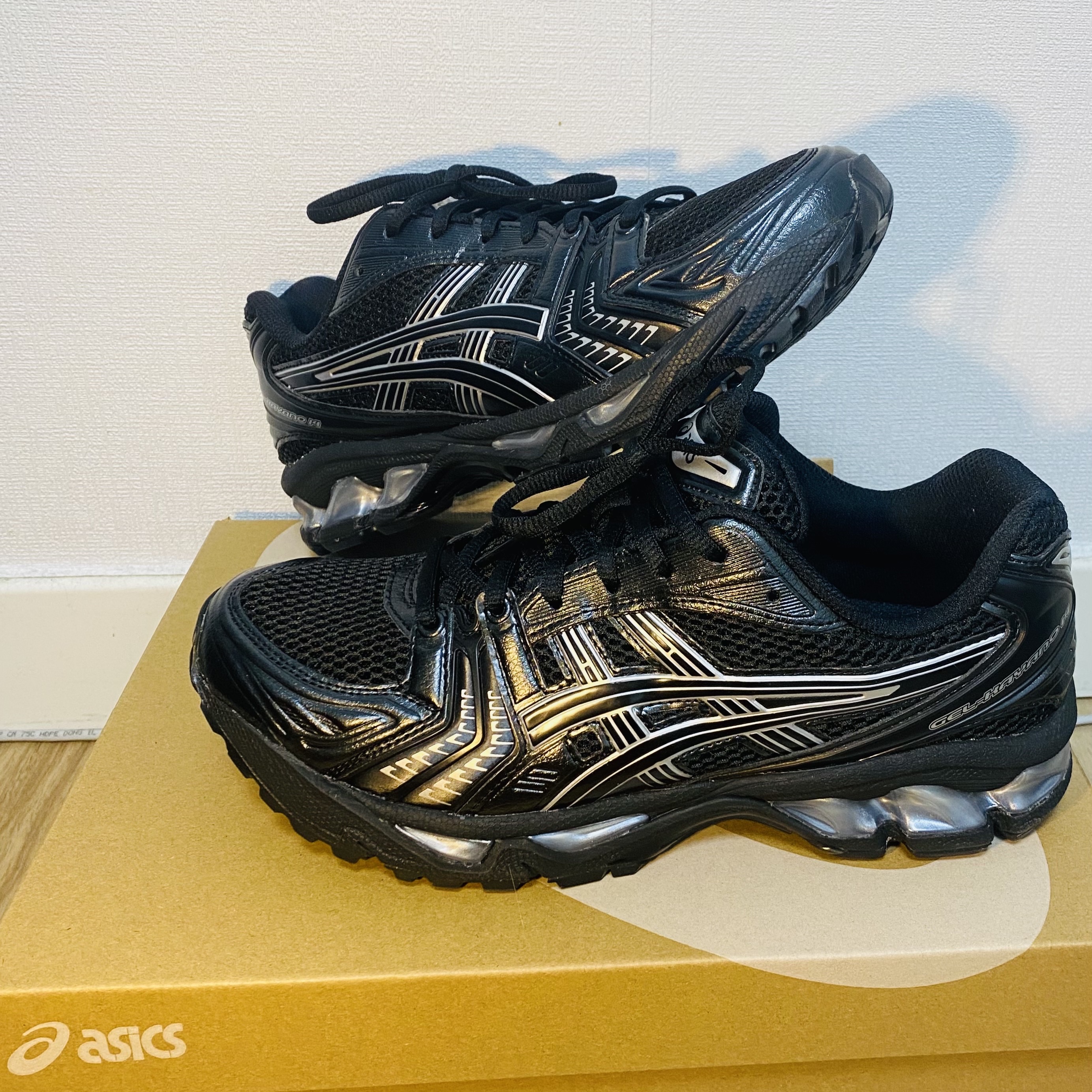 Asics Gel-Kayano 14 Black Pure Silver 착용 스타일