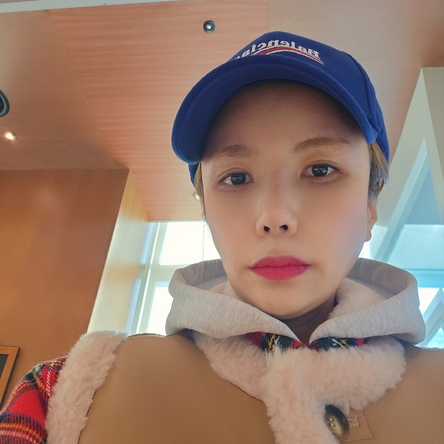 Balenciaga Political Campaign Cap Blue, Supreme Tartan Flannel Hooded Shirt Red - 23FW 착용 스타일 - 1