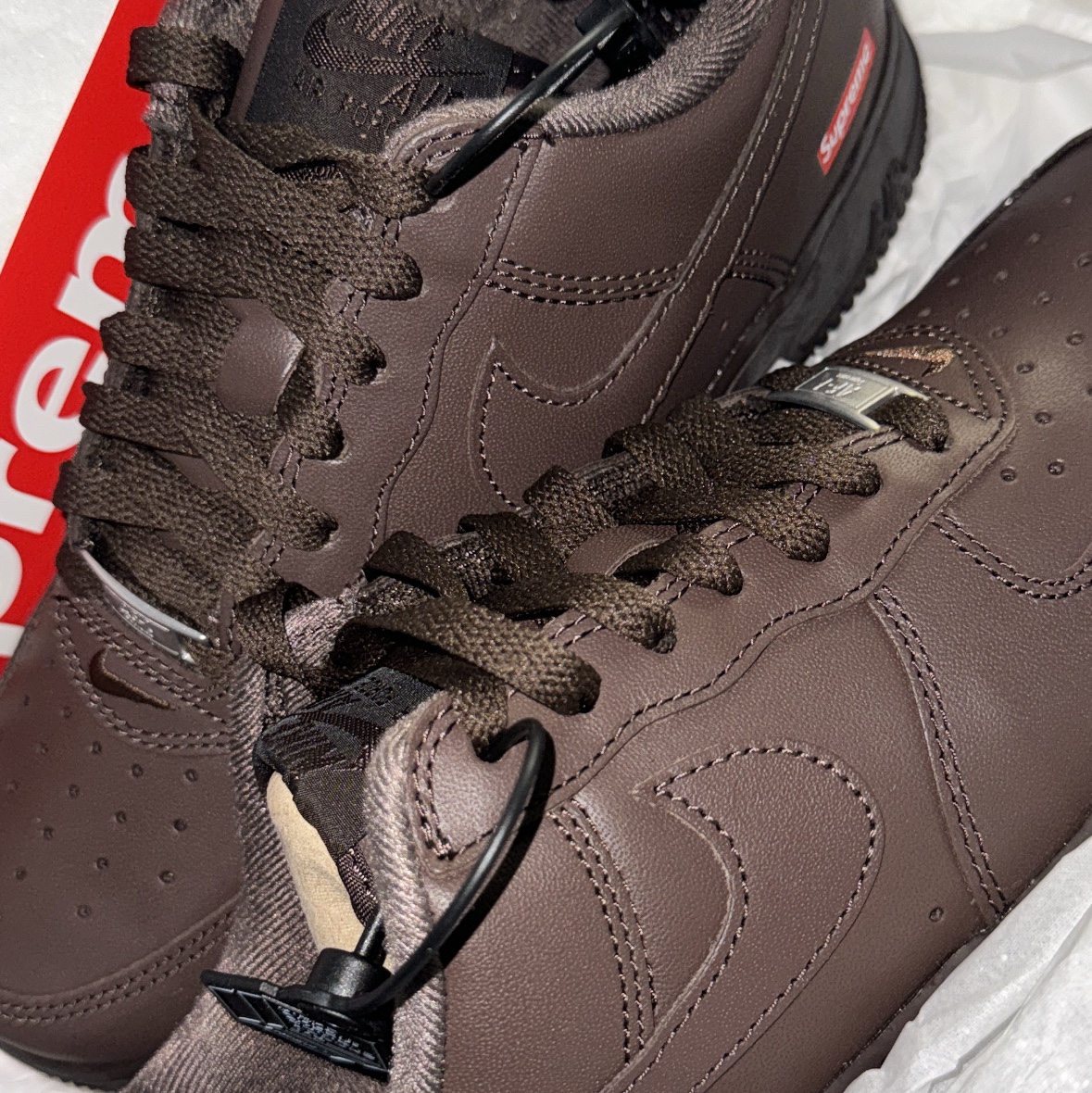 Nike x Supreme Air Force 1 Low Baroque Brown 착용 스타일