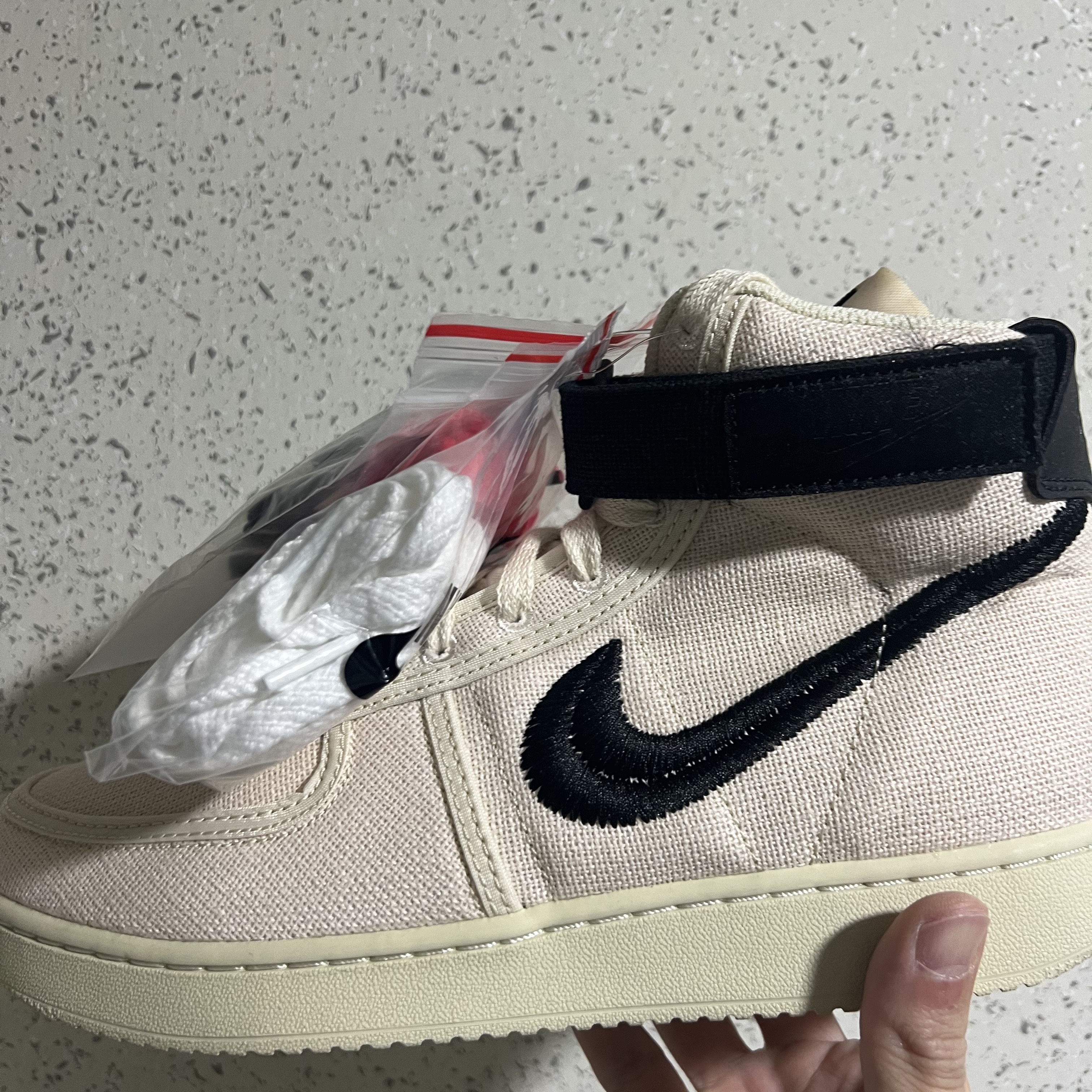 Nike x Stussy Vandal High Fossil 착용 스타일 - 1