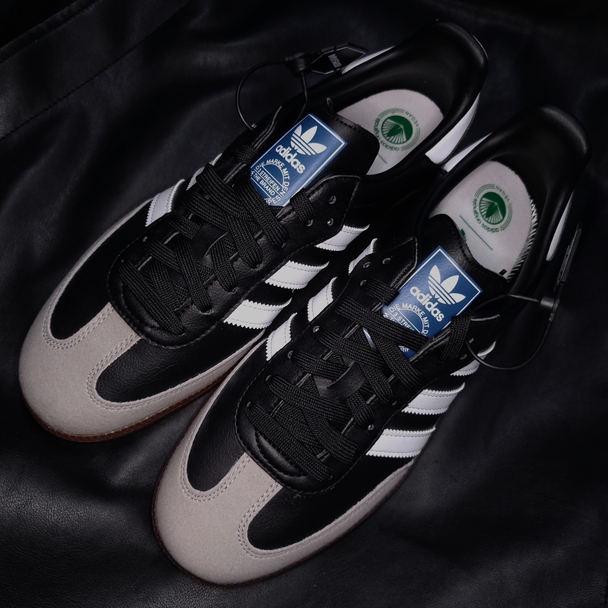Adidas Samba Vegan Black White 착용 스타일 - 1