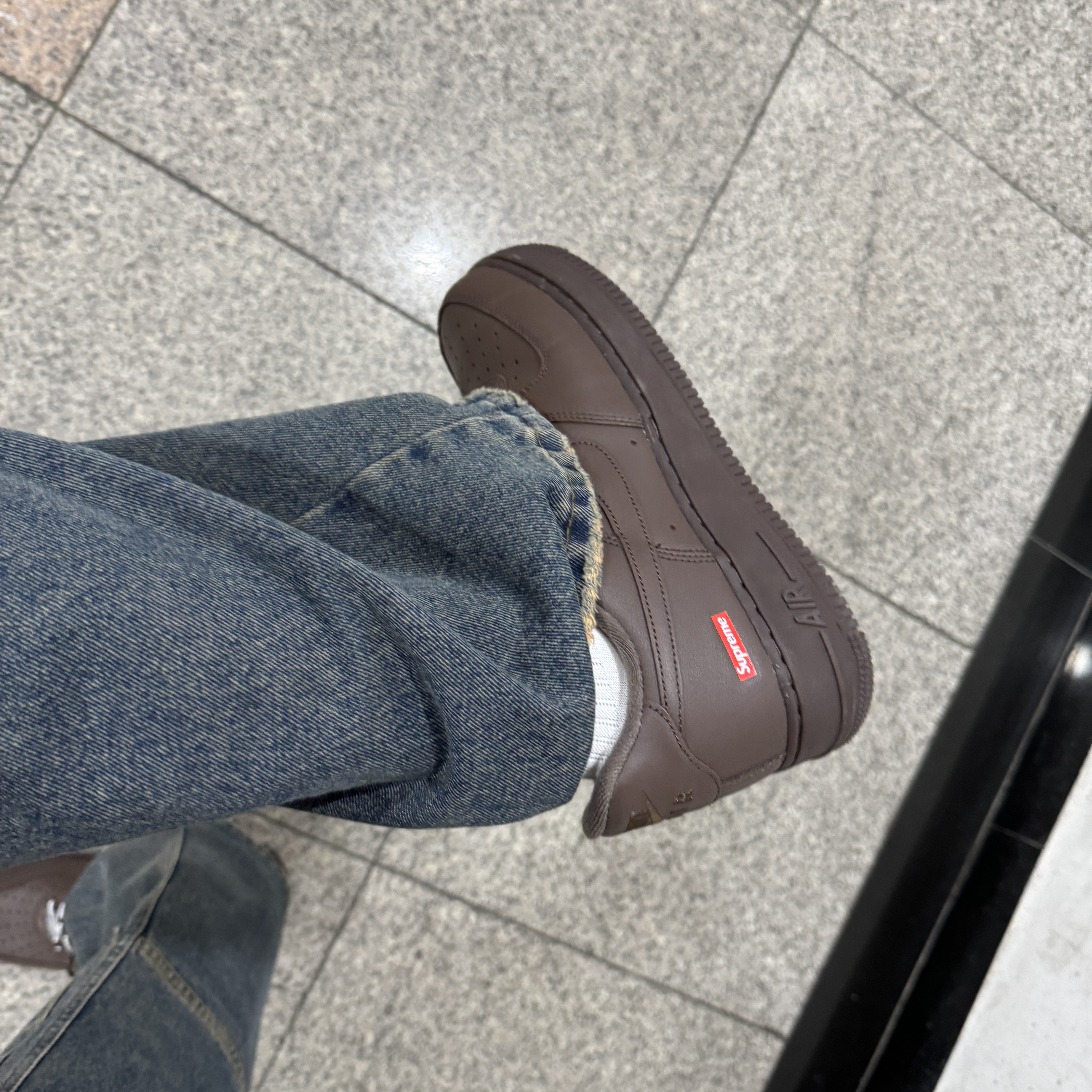 Nike x Supreme Air Force 1 Low Baroque Brown 착용 스타일