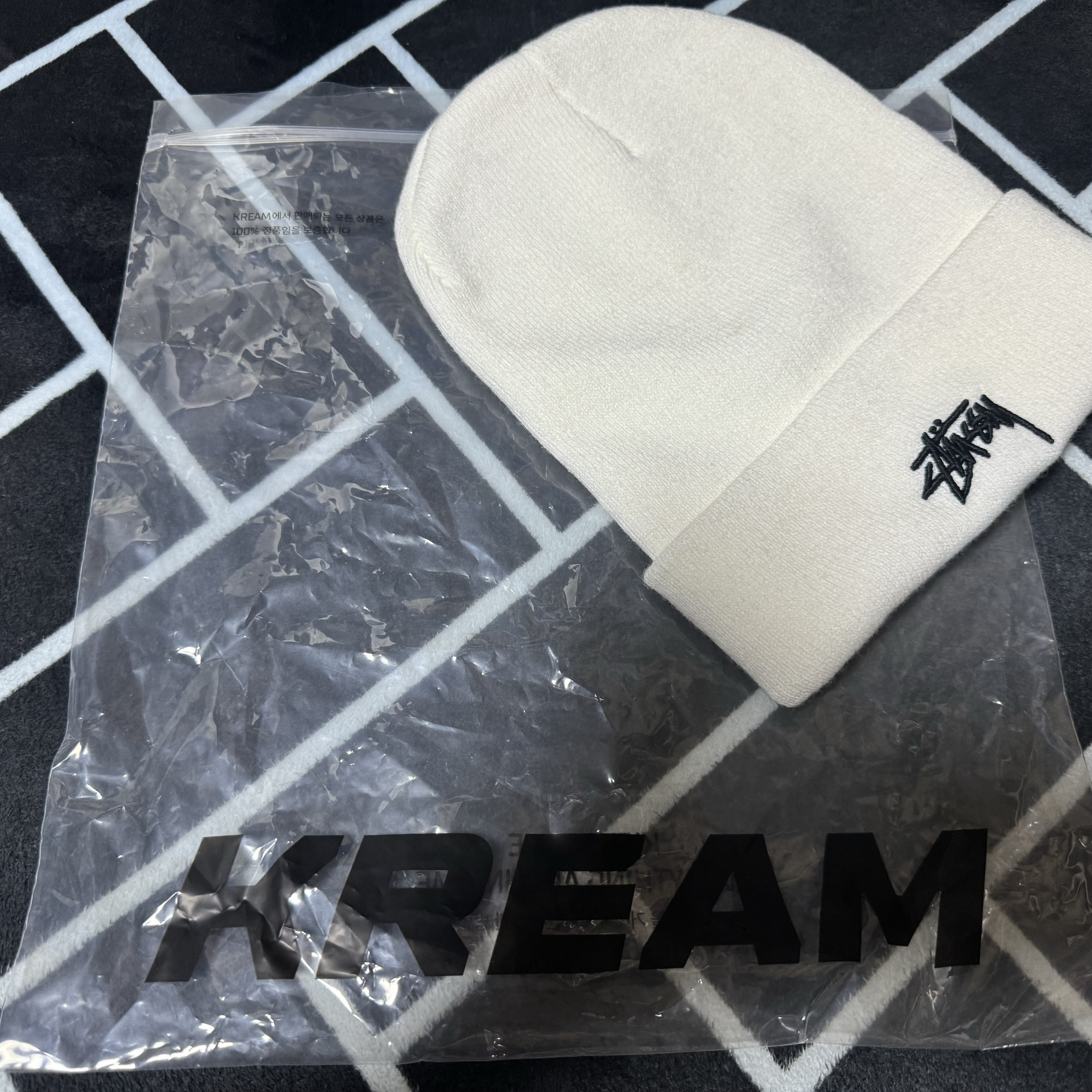 Nike x Stussy NRG Cuffed Beanie Summit White 착용 스타일