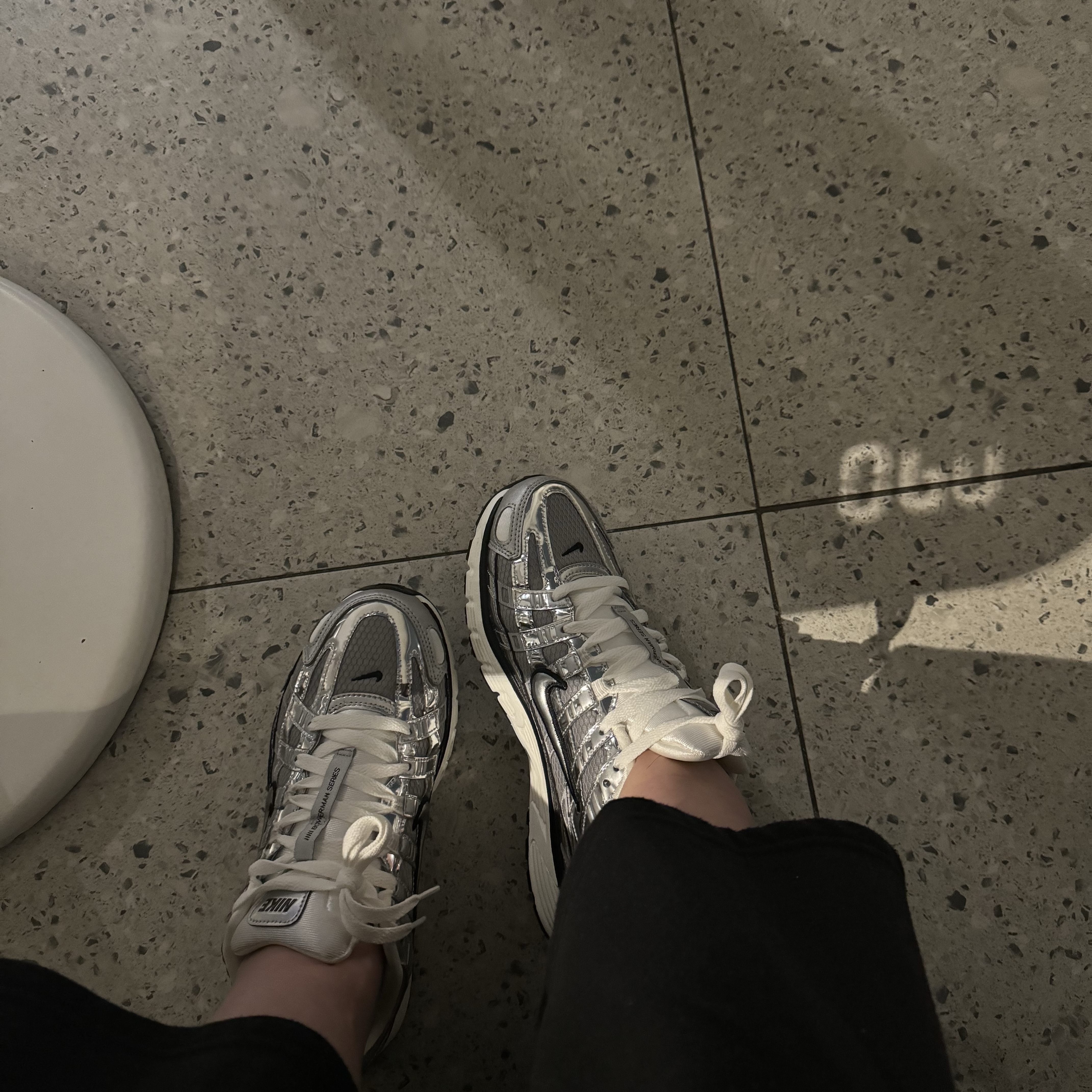 Nike P-6000 Metallic Silver 착용 스타일