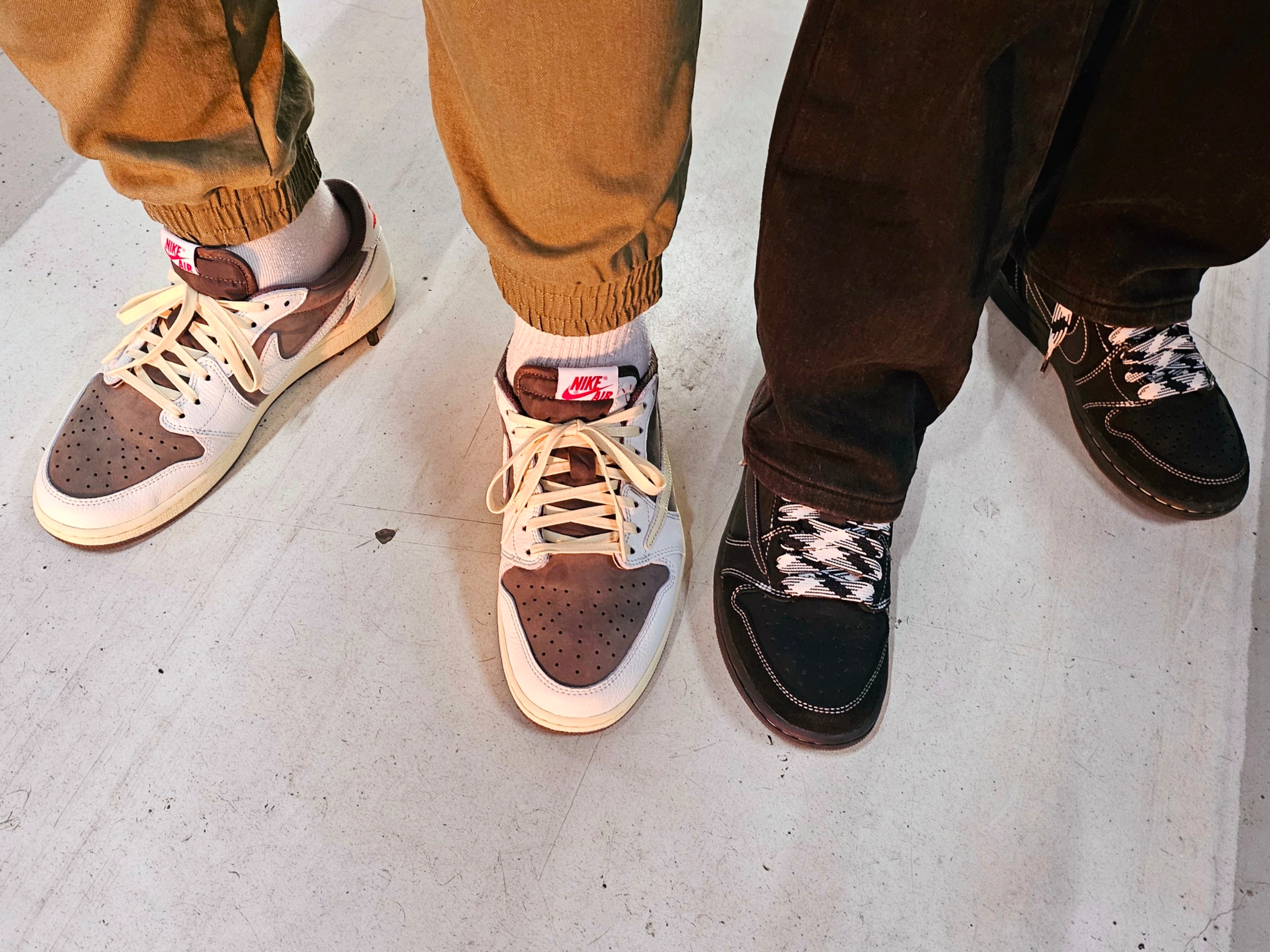 Jordan 1 x Travis Scott Retro Low OG SP Sail and Ridgerock, Jordan 1 x Travis Scott Retro Low OG SP Black Phantom 착용 스타일