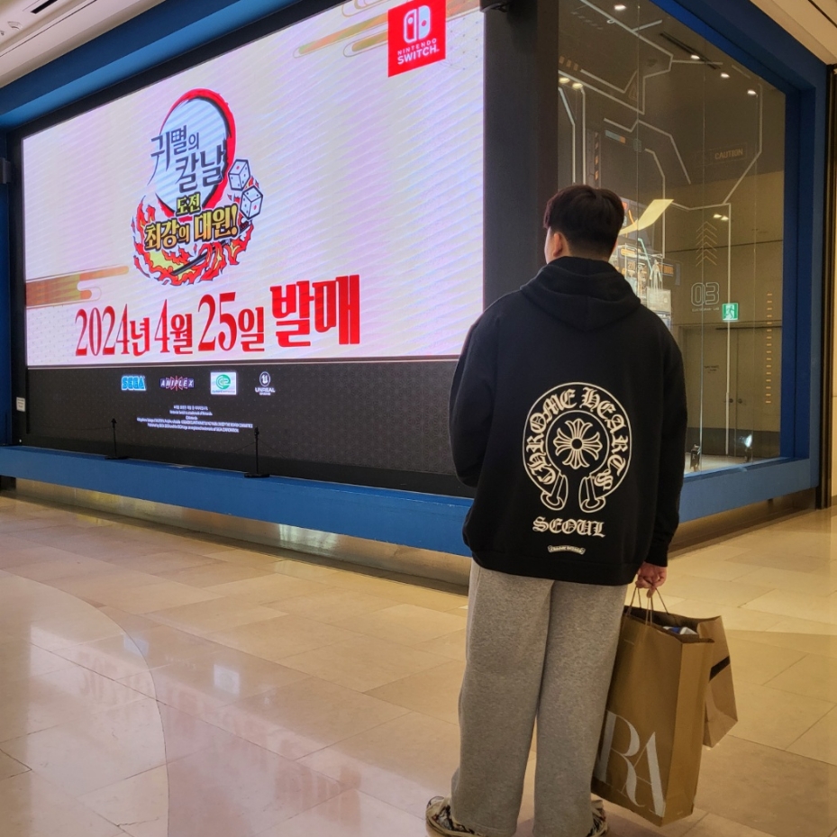 Chrome Hearts Horseshoe Hoodie Black - Korea Exclusive, Nike x Peaceminusone Air Force 1 Low Para-Noise 착용 스타일