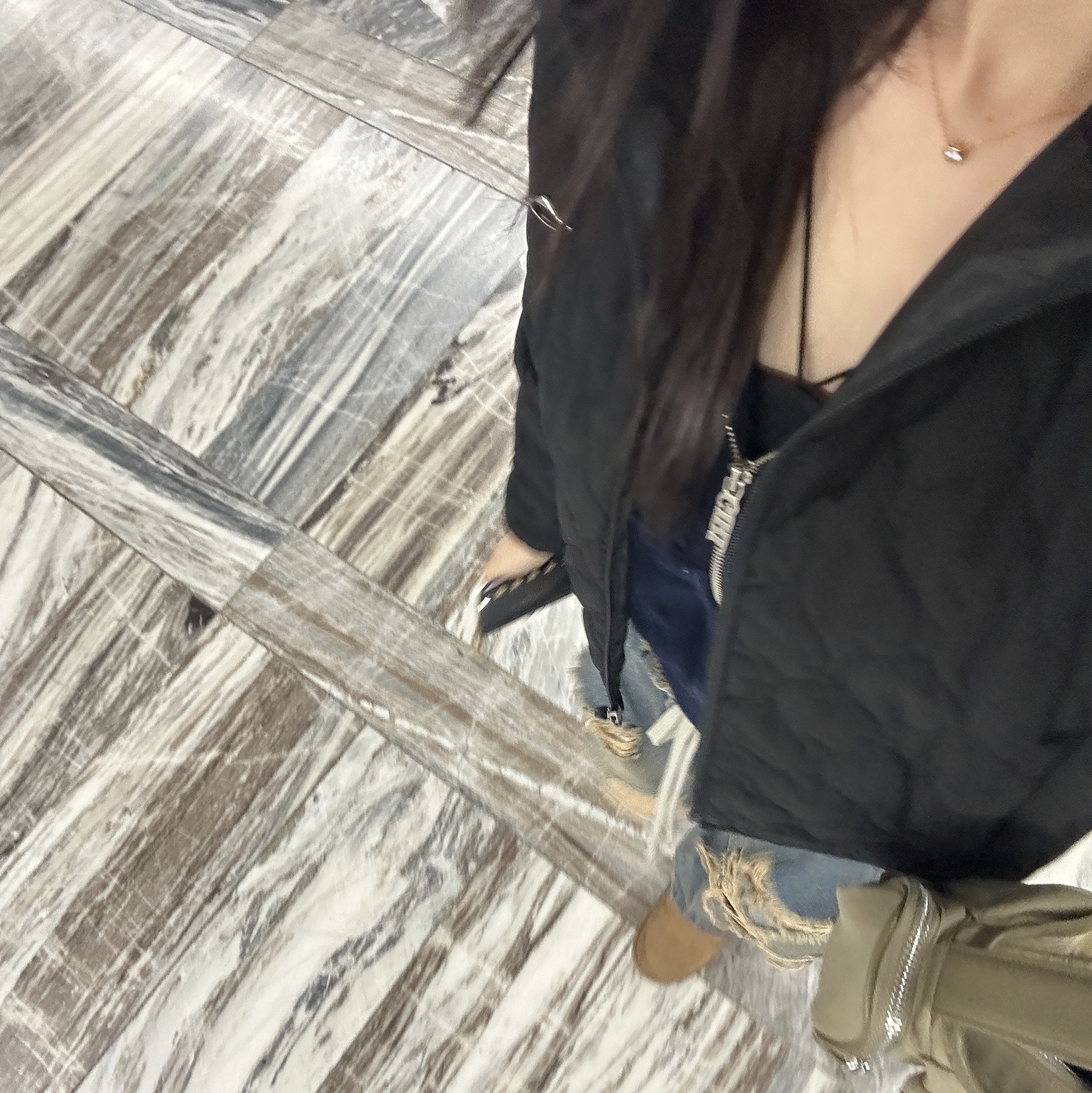 (W) Mischief Quilted Hooded Jacket Black, Matin Kim Madeleine Round Bag Light Khaki 착용 스타일