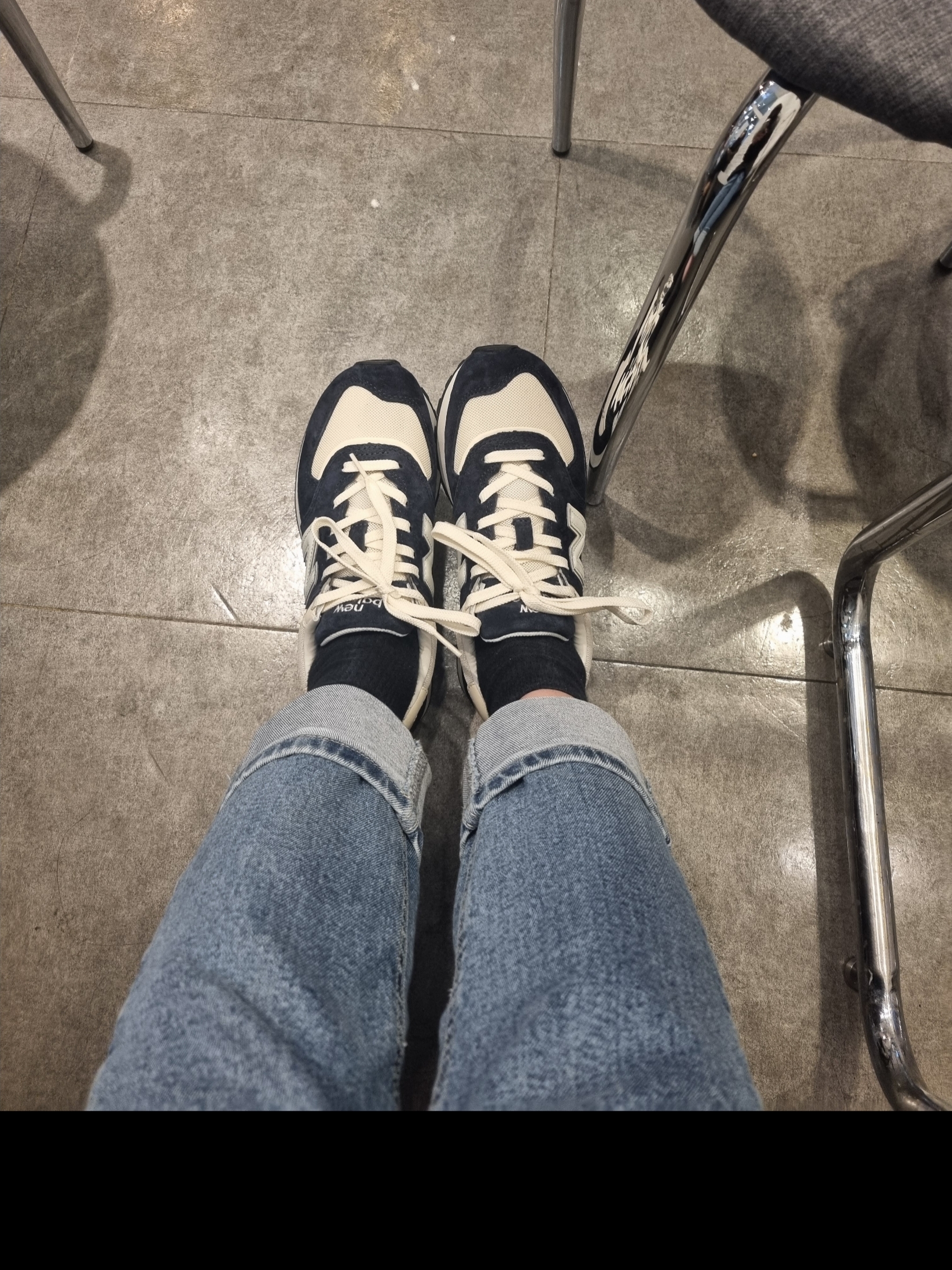 New Balance 574 Legacy Navy Blue 착용 스타일 - 1