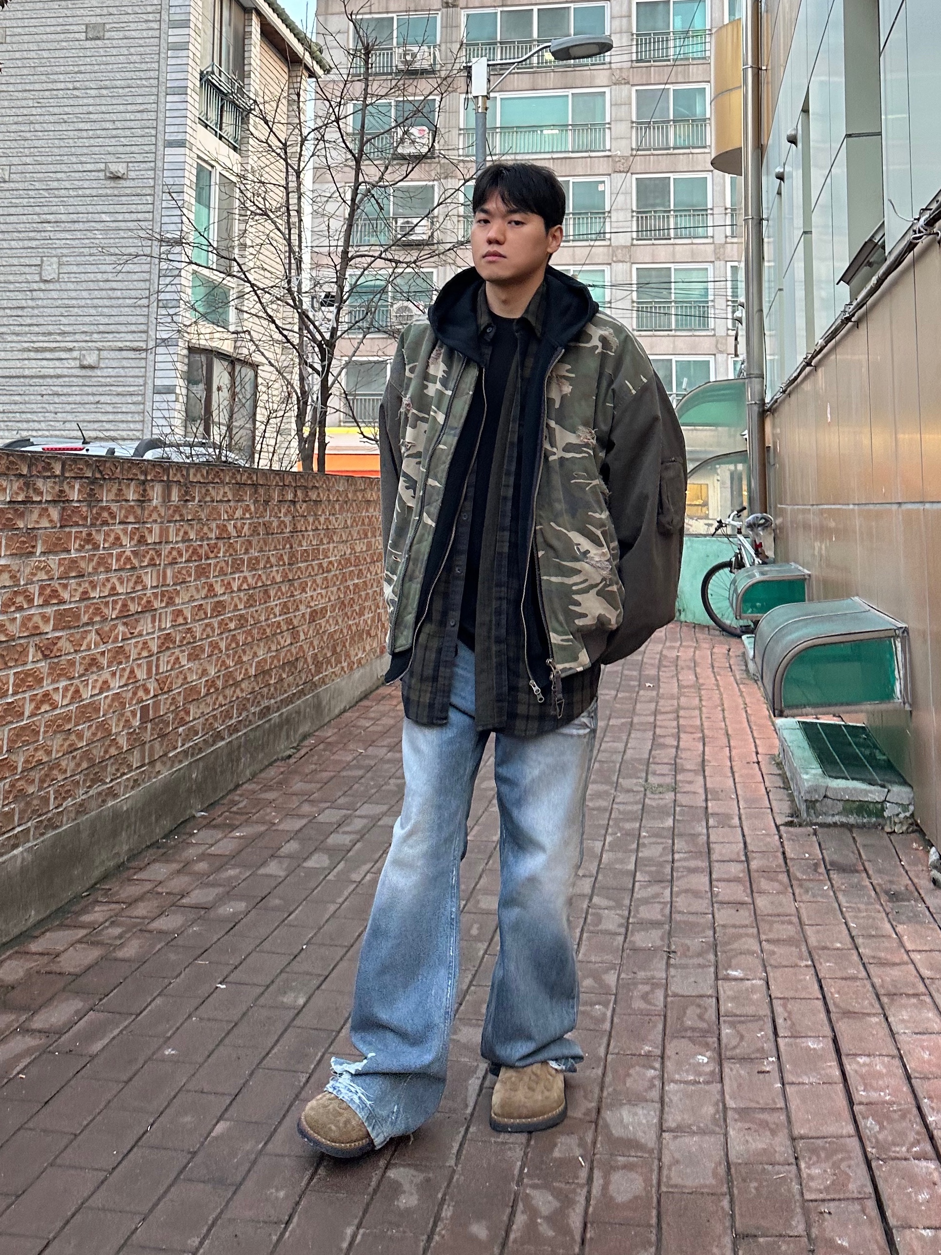 Undermycar Vetek Camouflage Destroyed Bomber Kombu - 23SS, Project G/R Flare Jeans Blue 착용 스타일 - 1