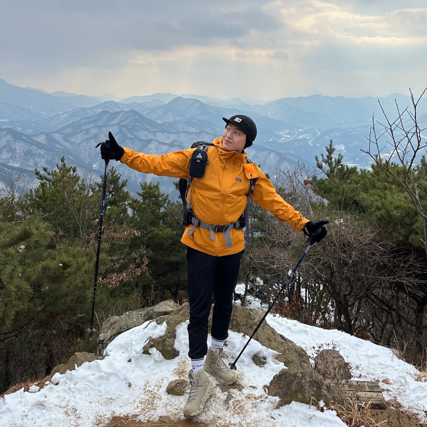 Patagonia Torrentshell 3L Jacket Superior Blue, Patagonia Torrentshell 3L Jacket Obsidian Plum 착용 스타일 - 4