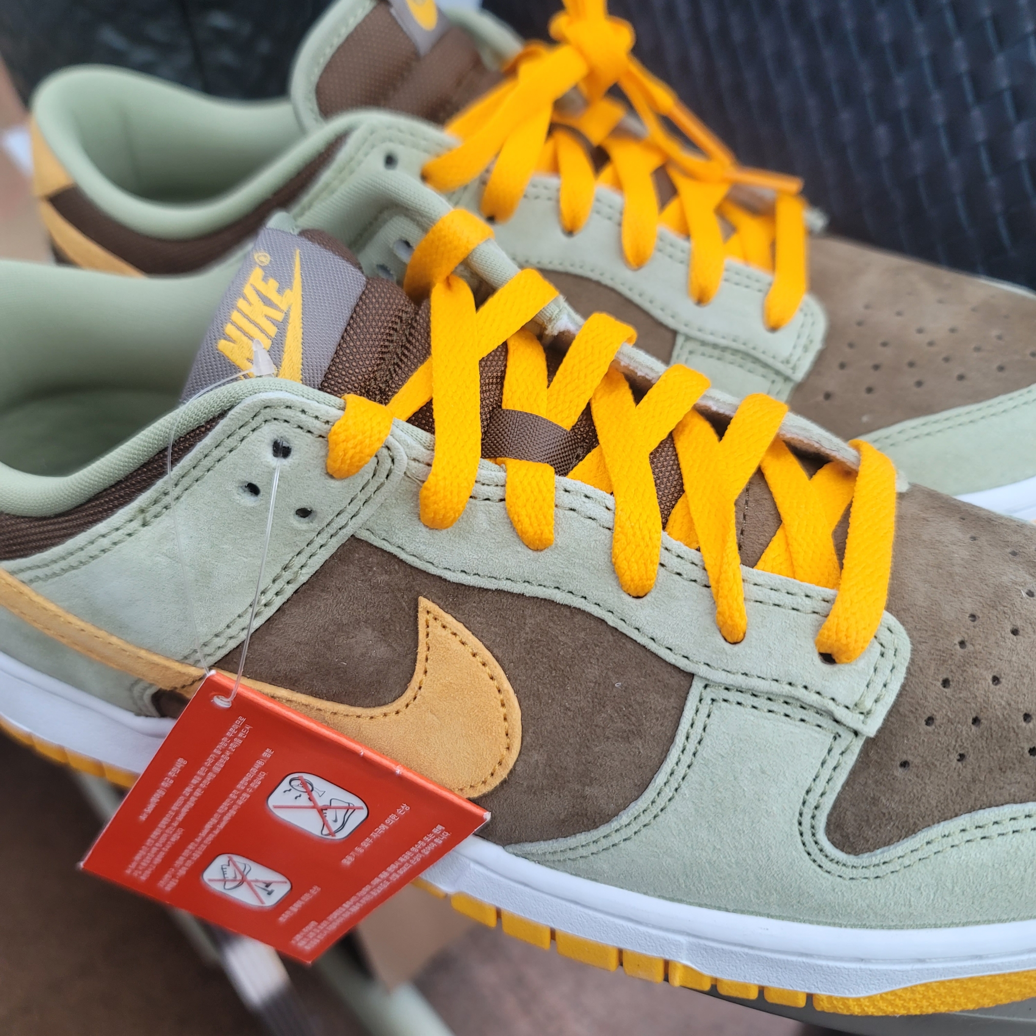 Nike Dunk Low SE Dusty Olive 착용 스타일 - 1